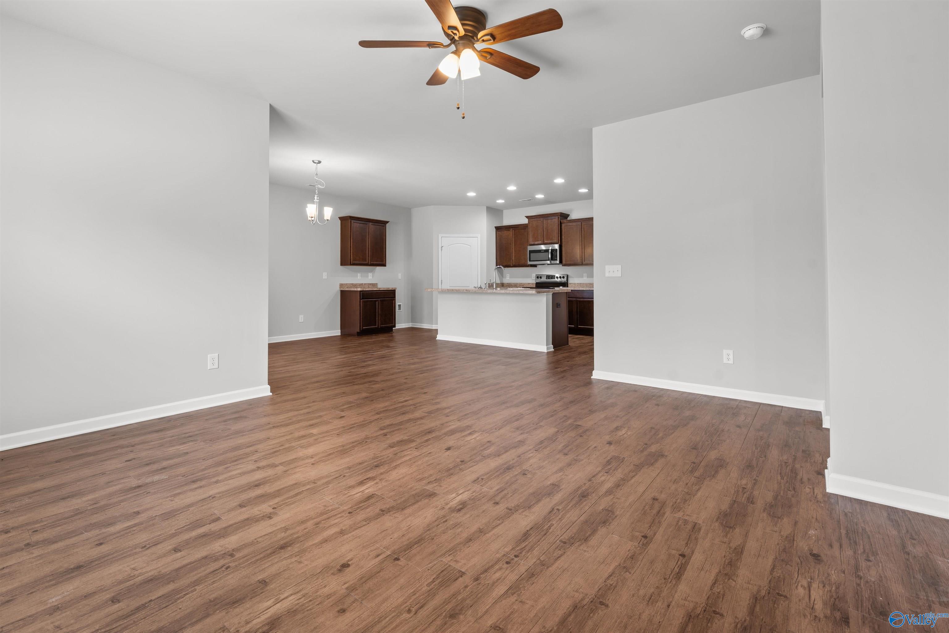 105 Oak Path Lane