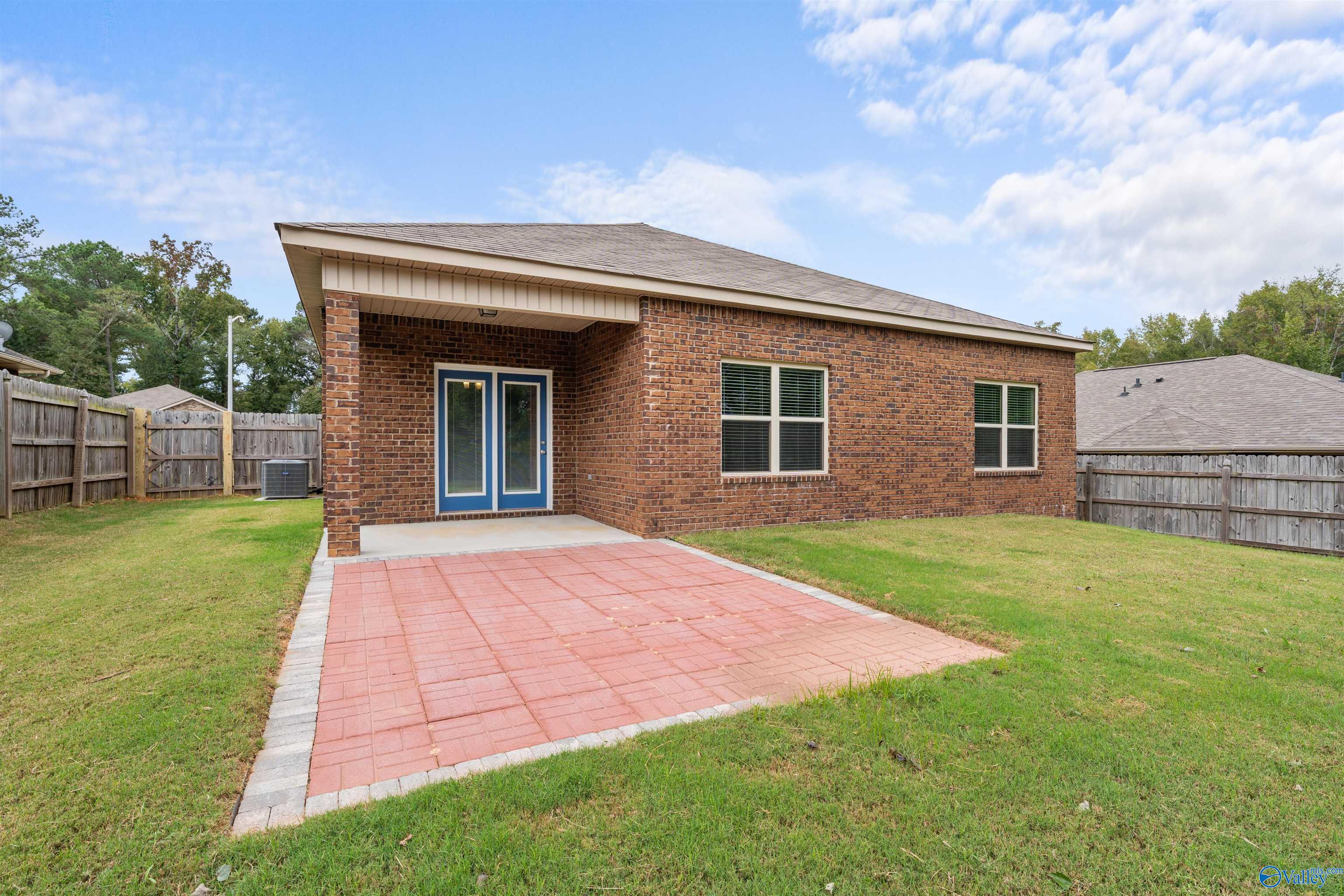 105 Oak Path Lane