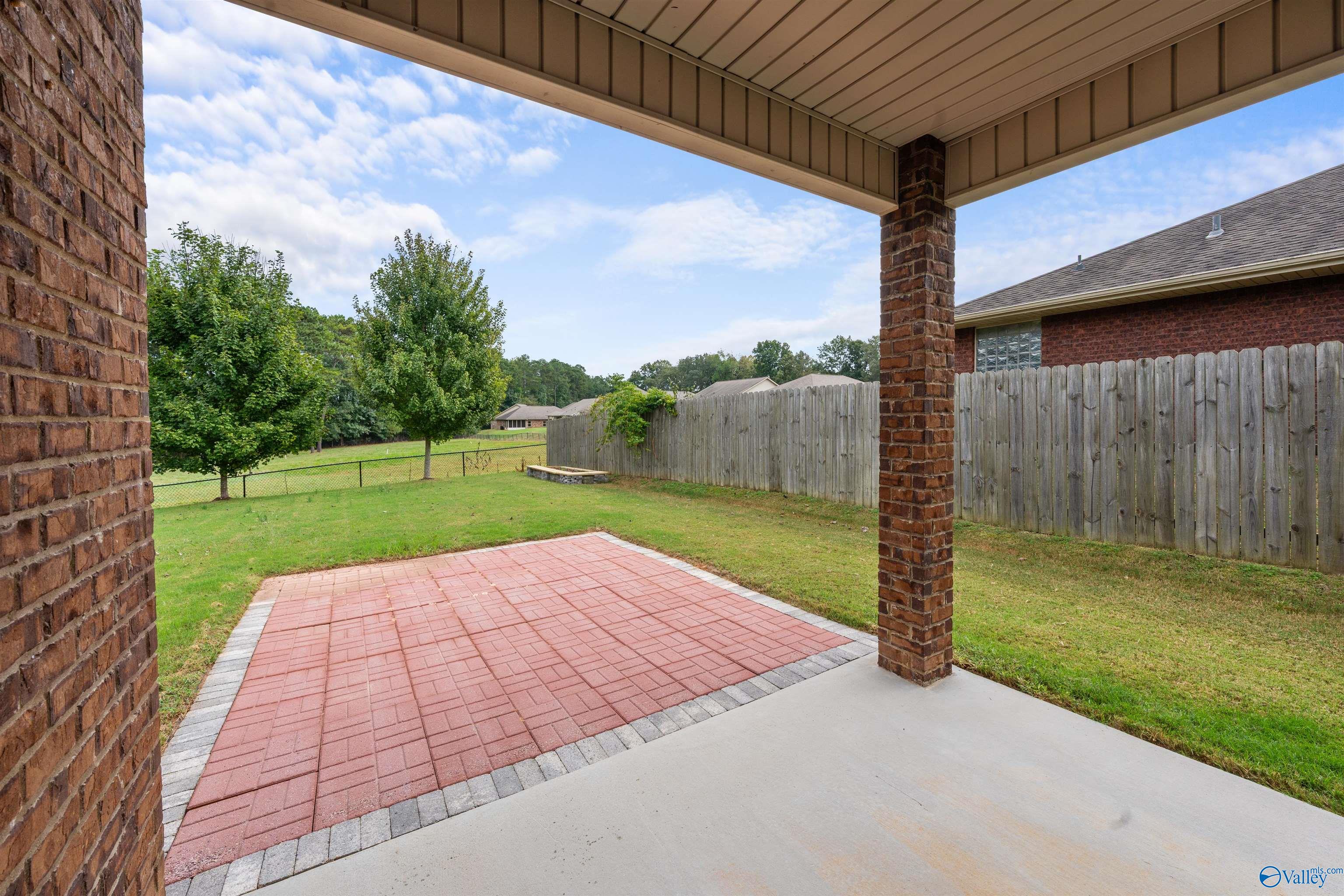 105 Oak Path Lane