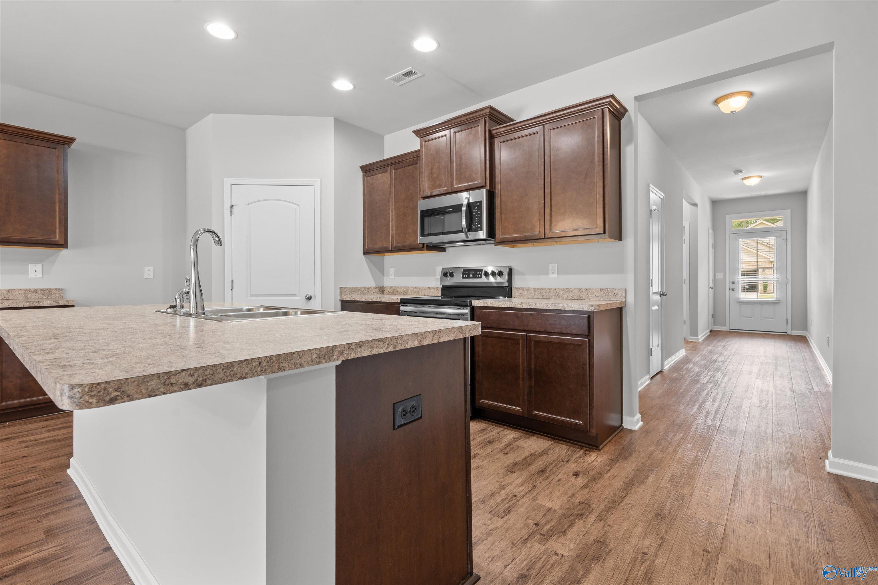 105 Oak Path Lane