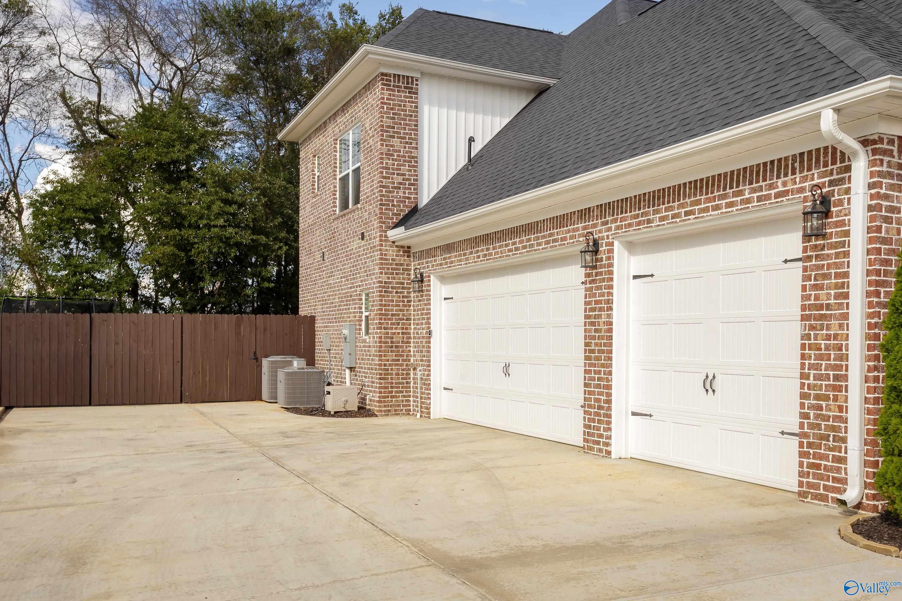 205 Oakland View Drive