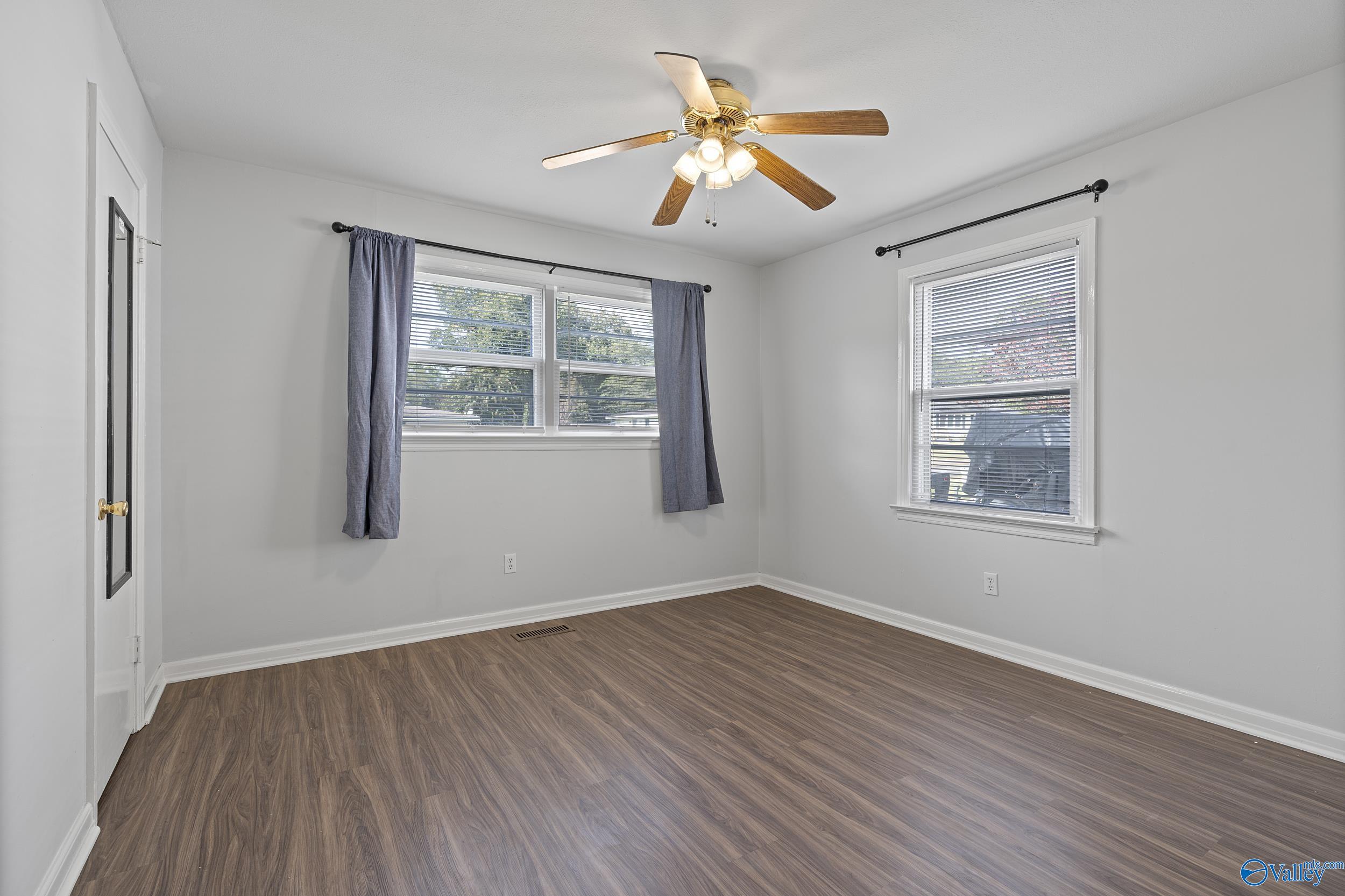 2602 Waltham Drive NE