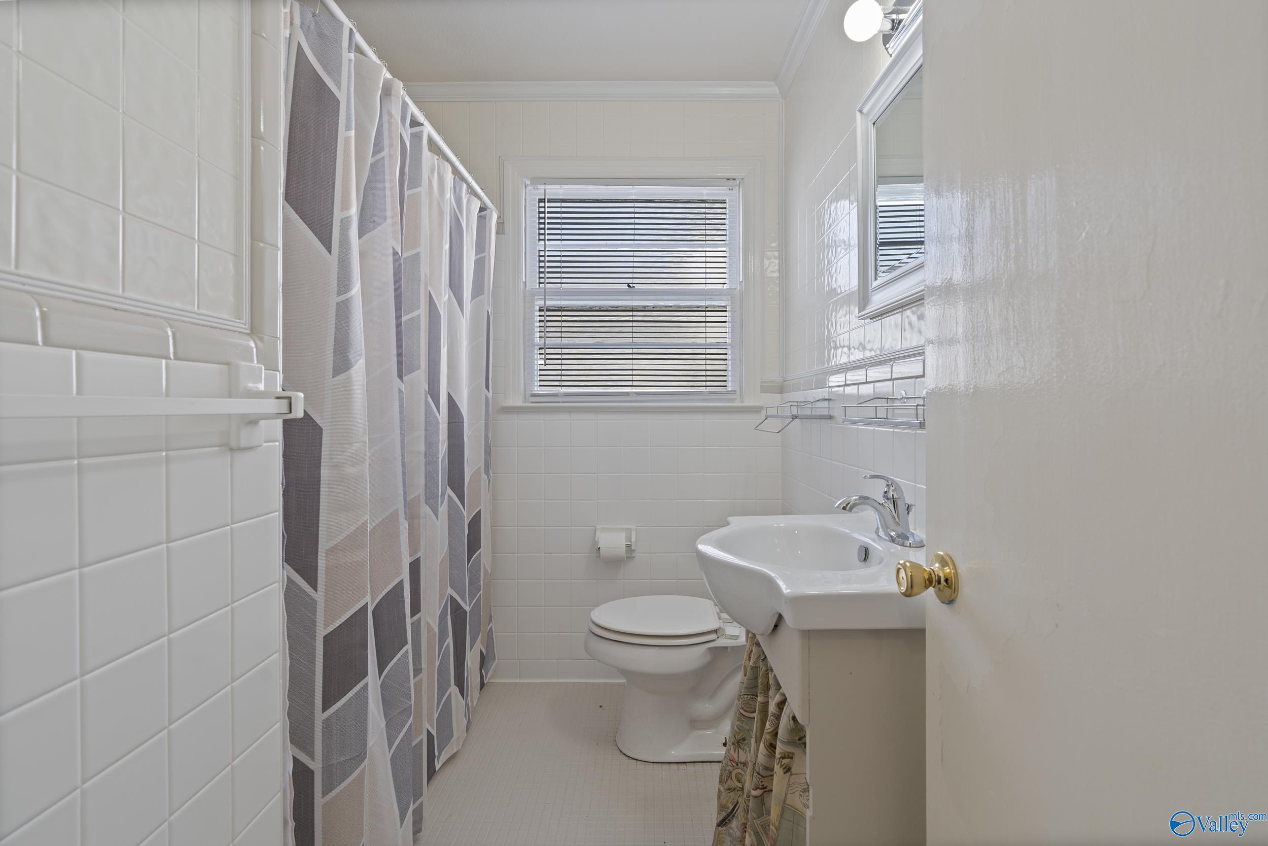 2602 Waltham Drive NE