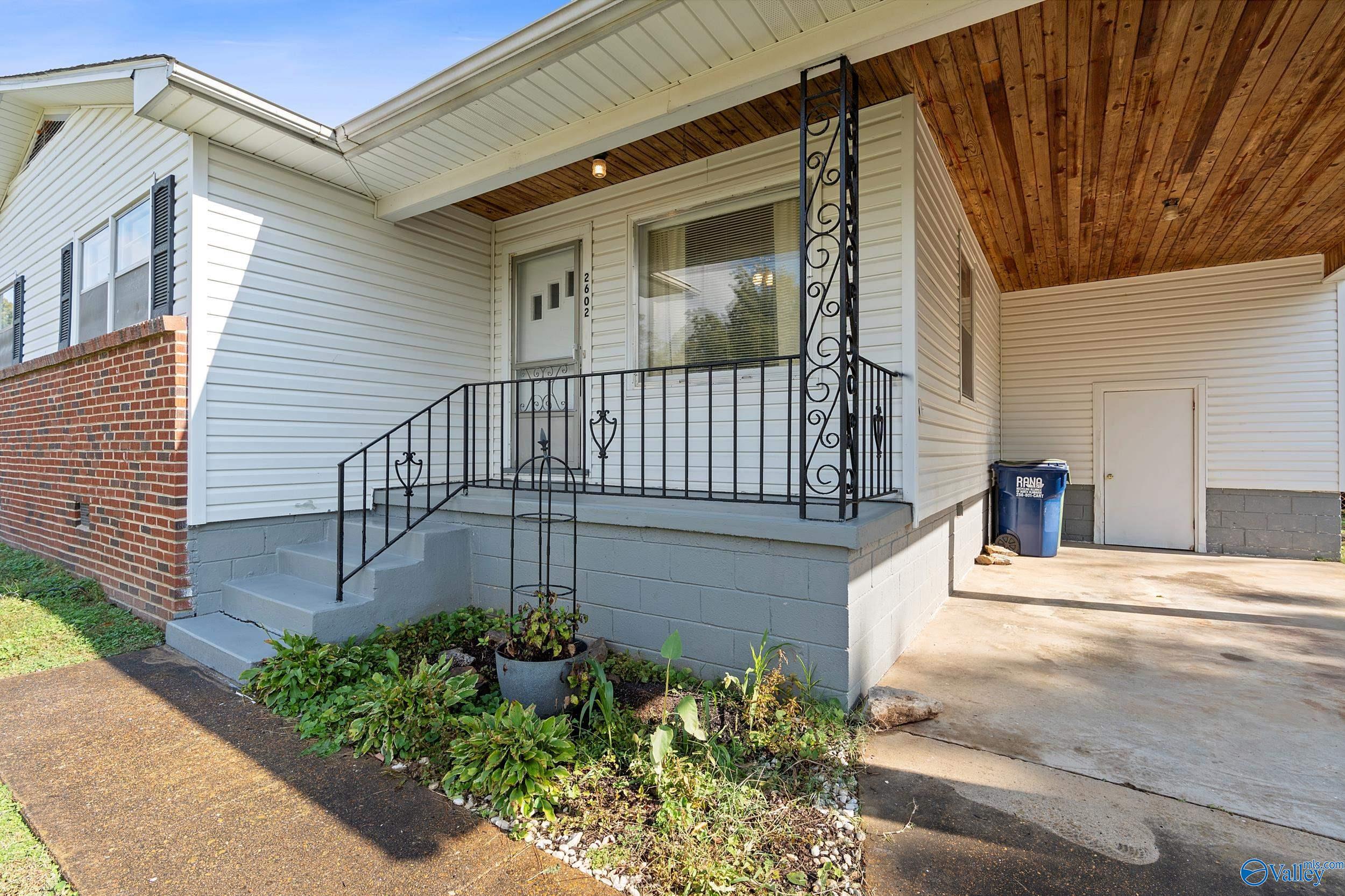 2602 Waltham Drive NE