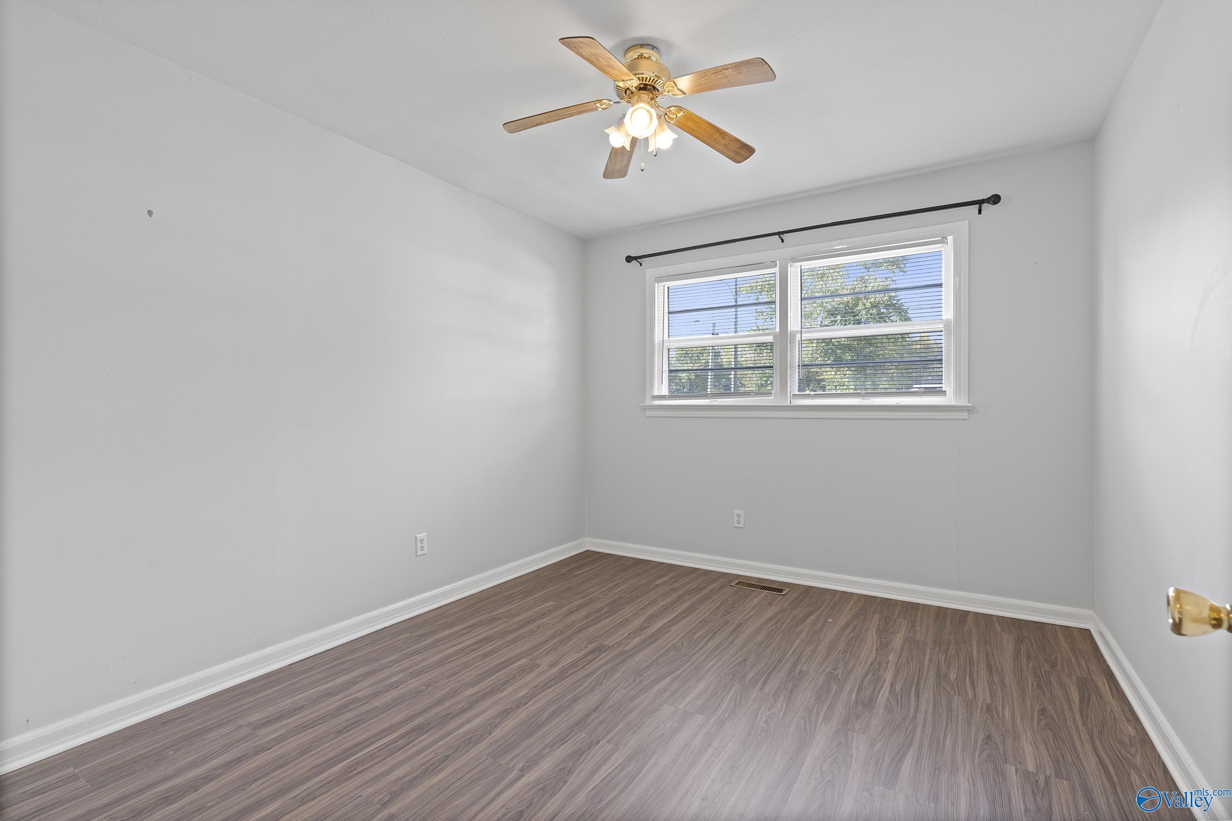 2602 Waltham Drive NE