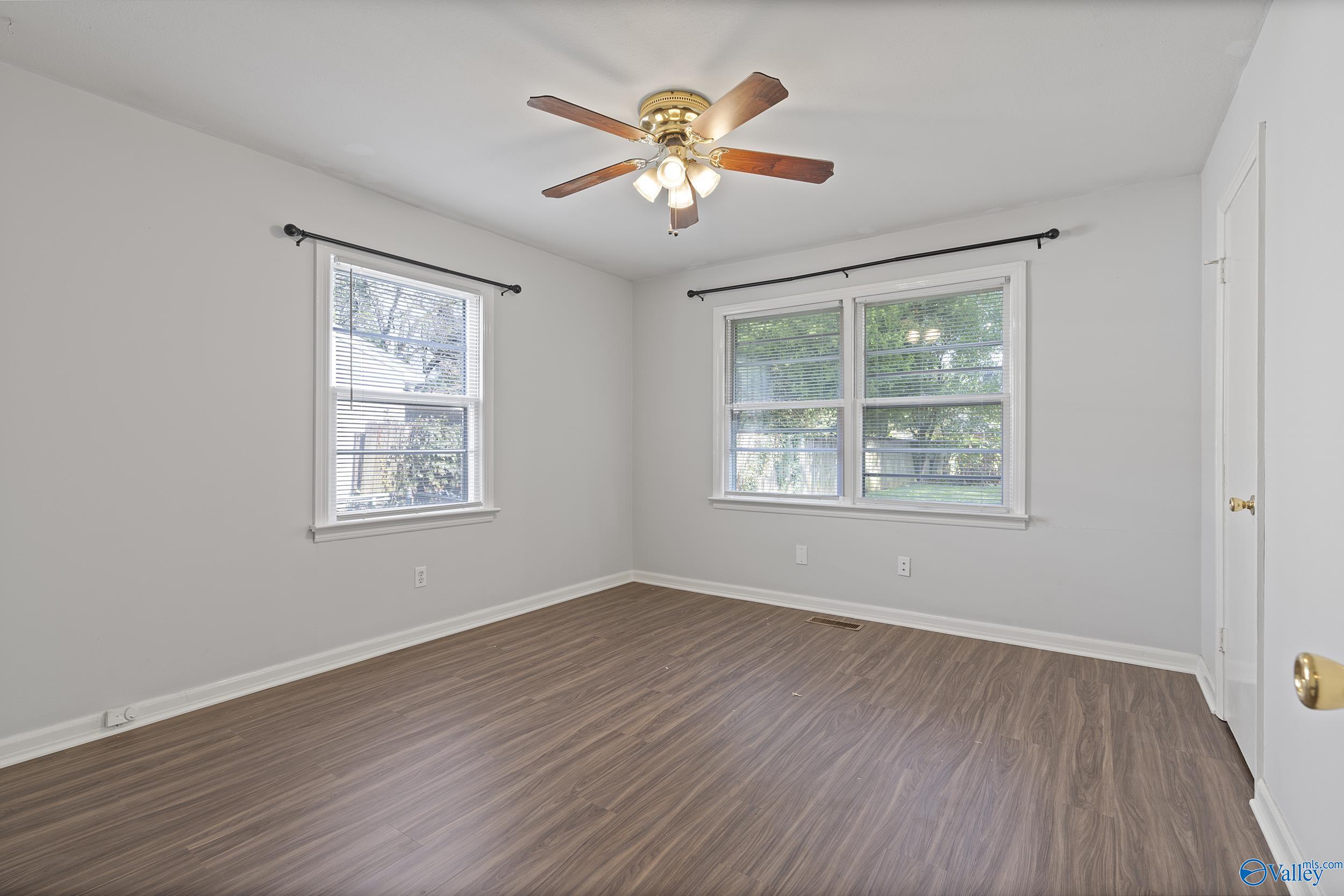 2602 Waltham Drive NE