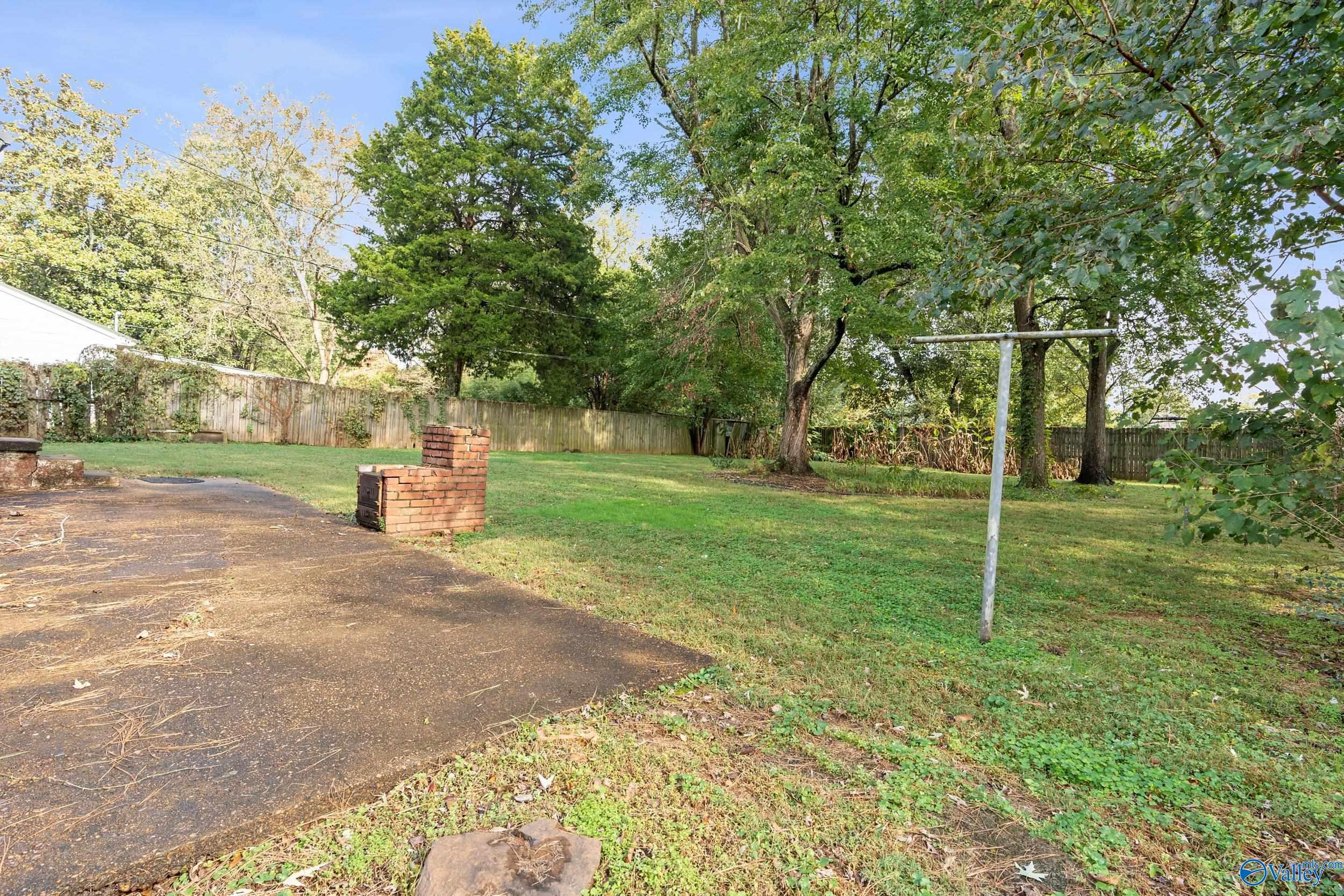 2602 Waltham Drive NE