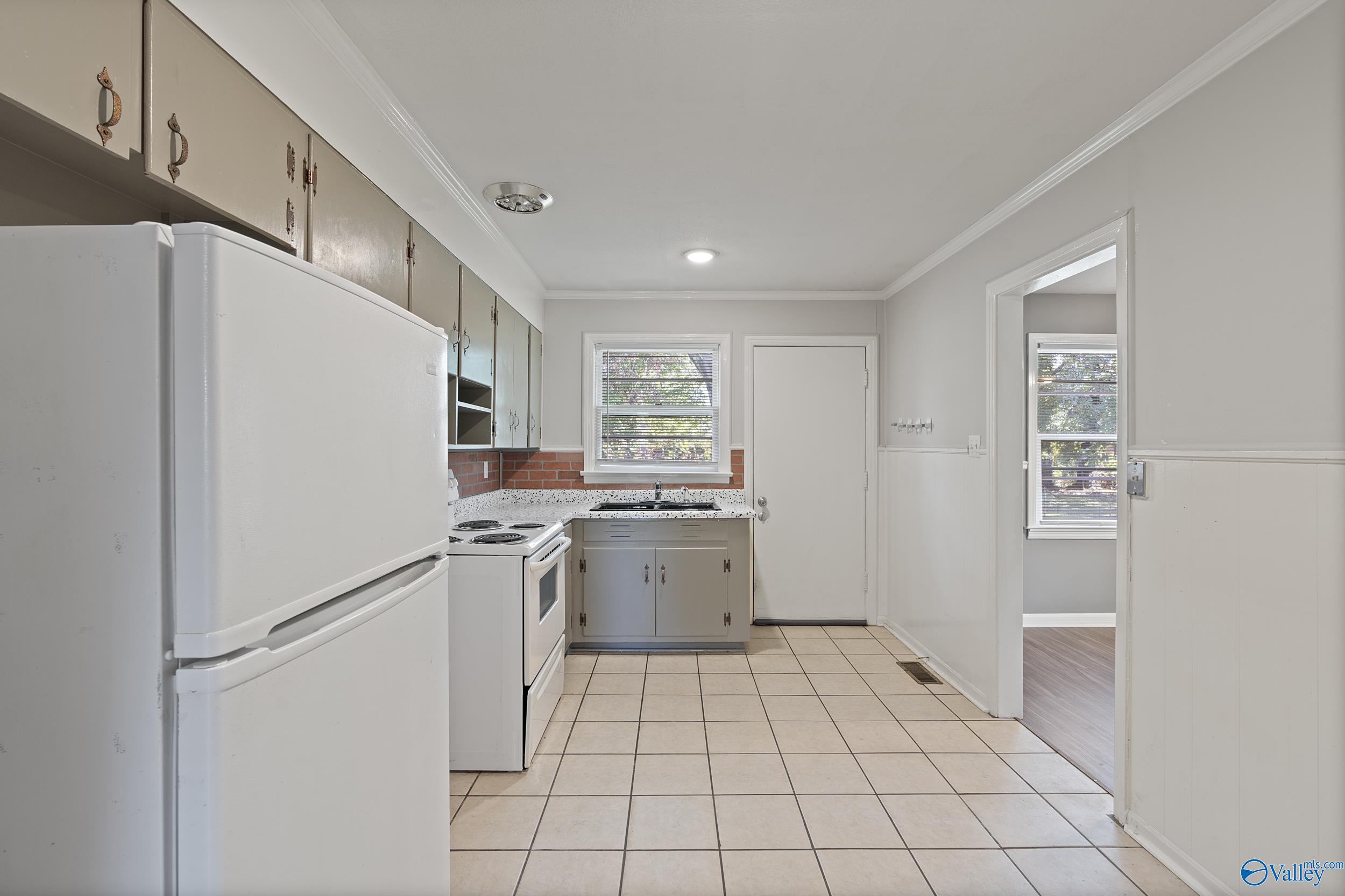 2602 Waltham Drive NE