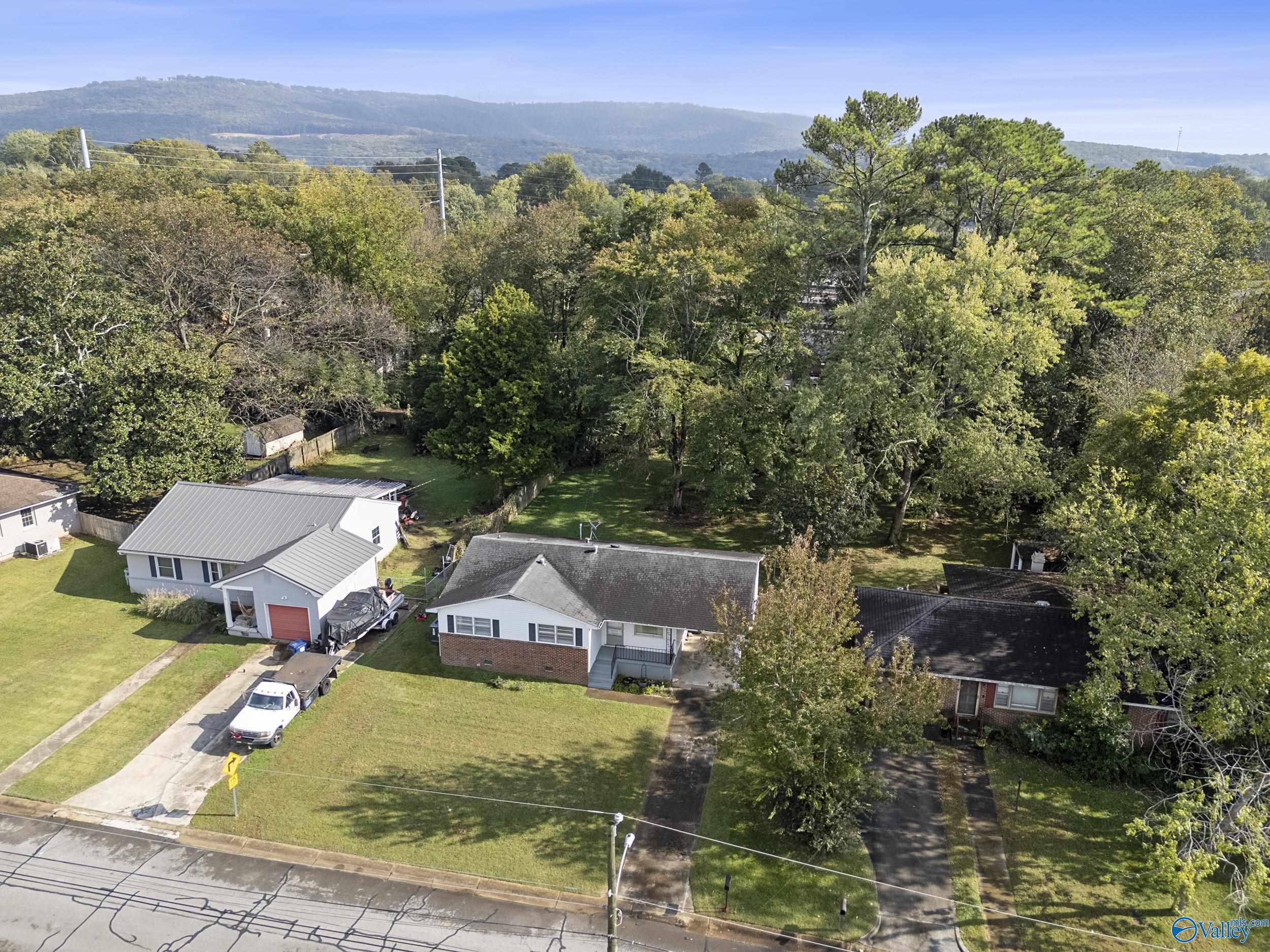 2602 Waltham Drive NE