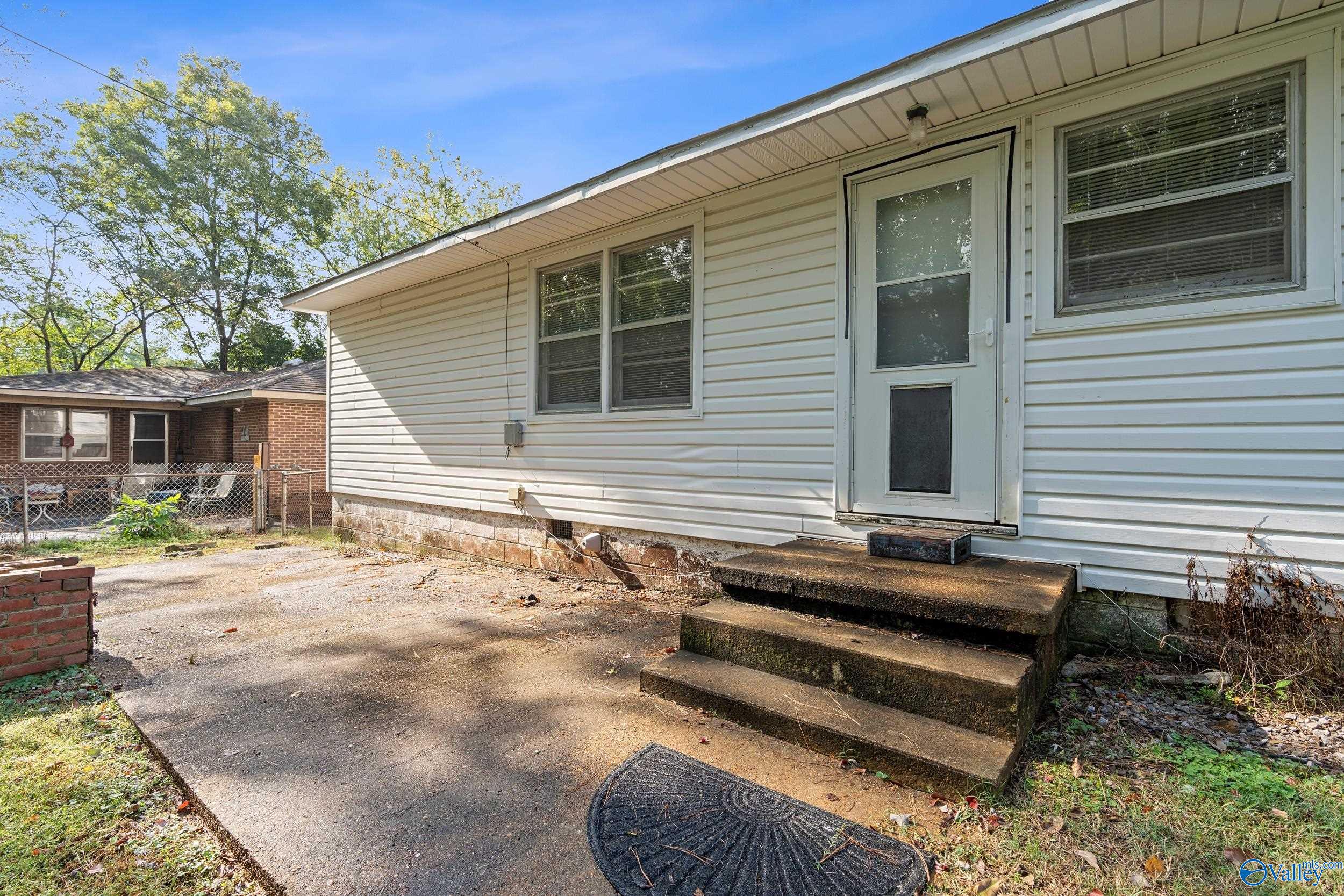 2602 Waltham Drive NE