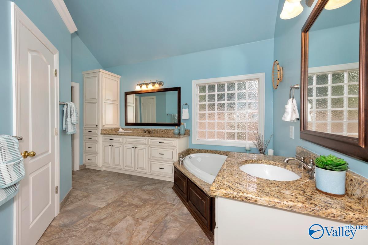 206 Mainsail Way