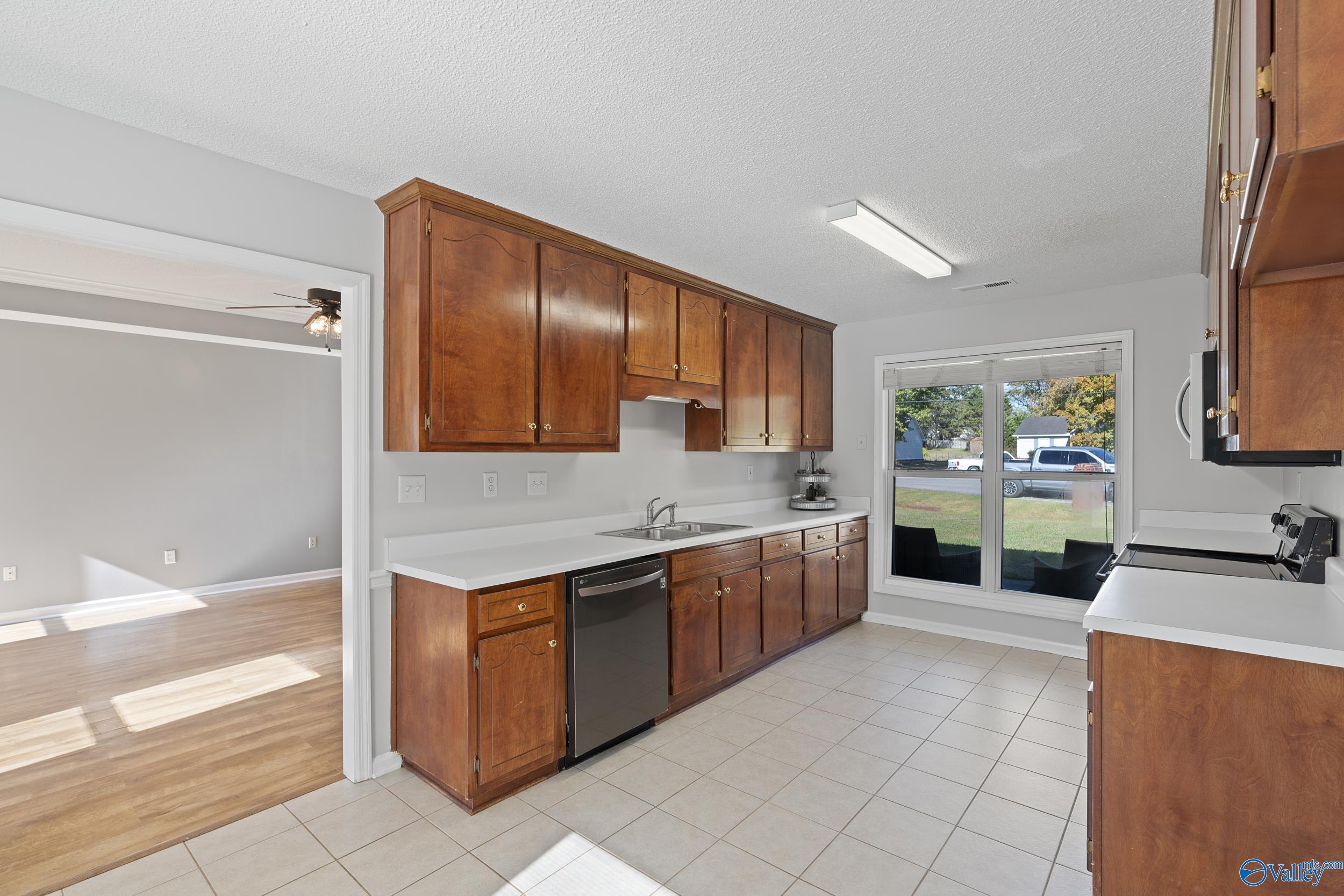 104 Shadow Oak Circle