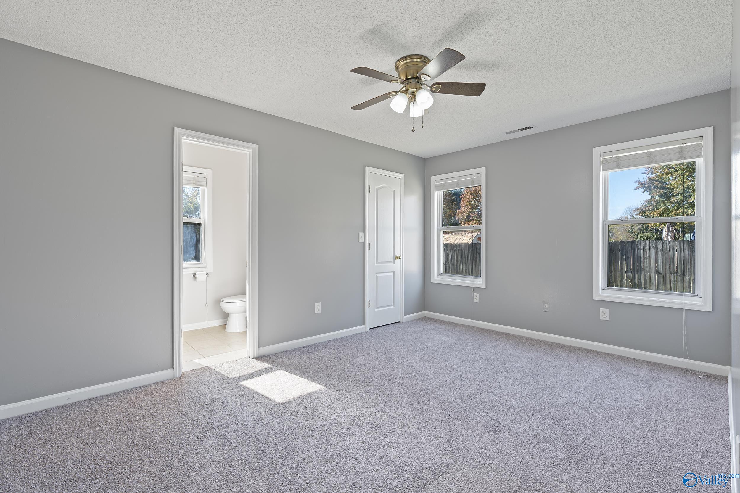 104 Shadow Oak Circle