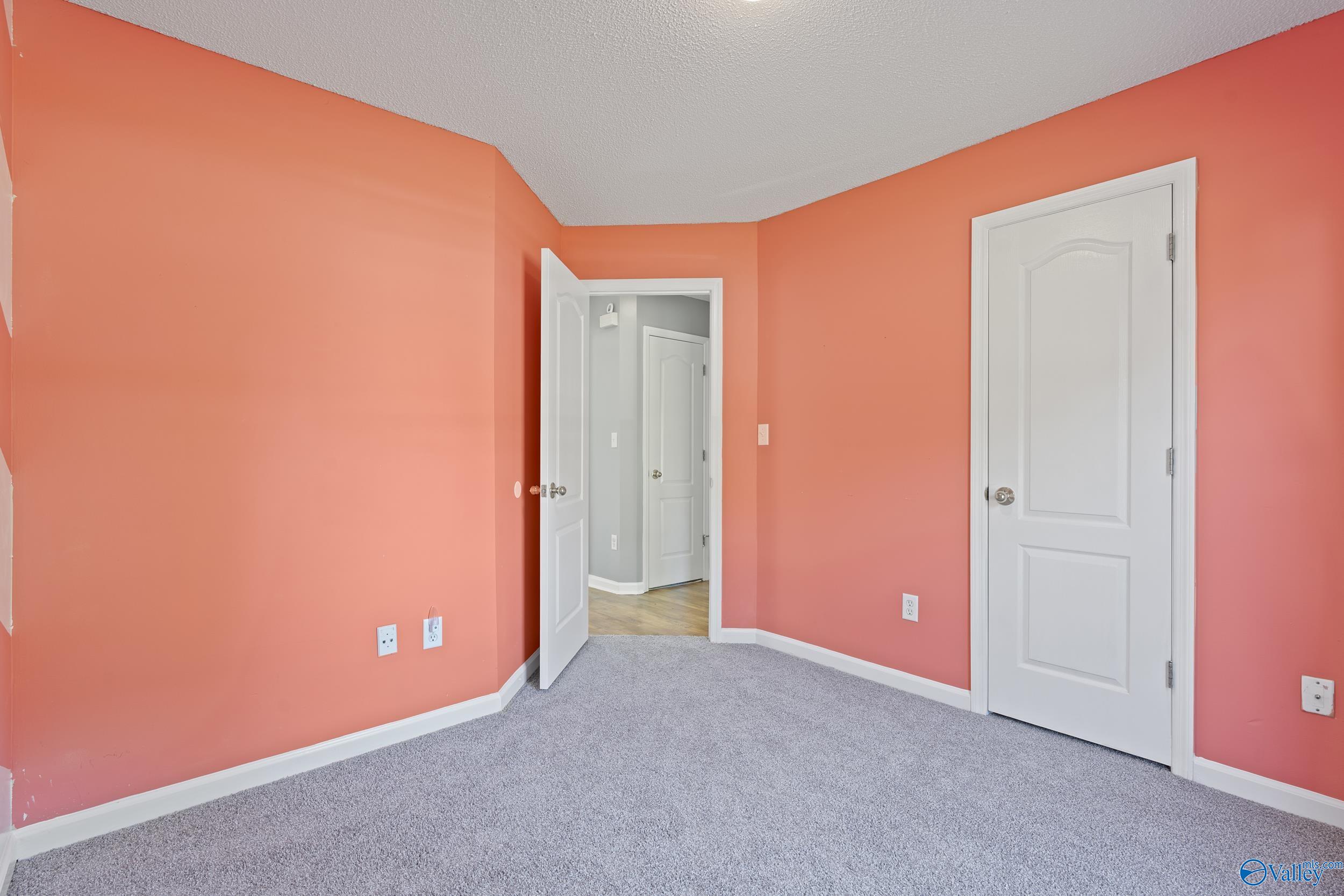 104 Shadow Oak Circle