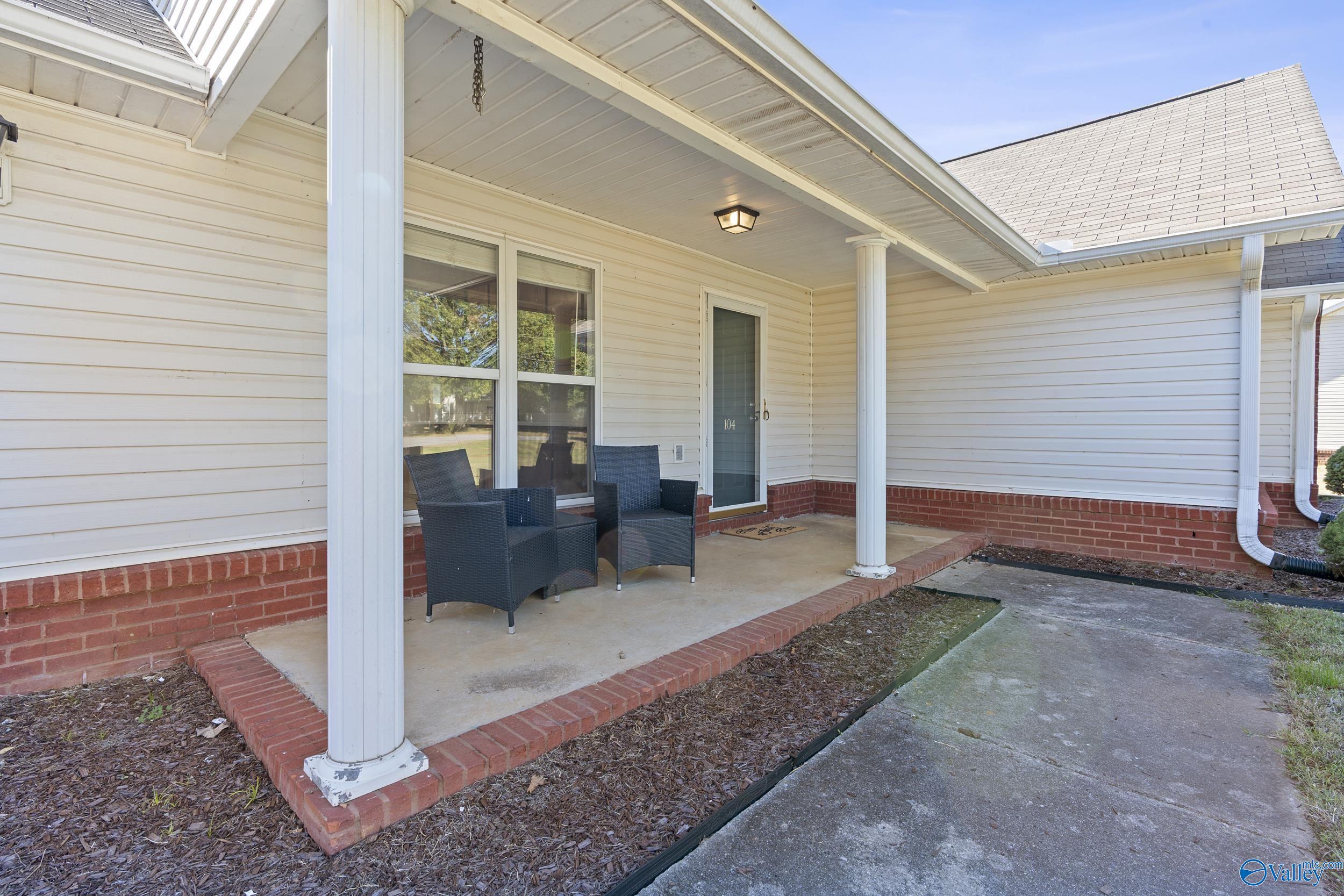 104 Shadow Oak Circle