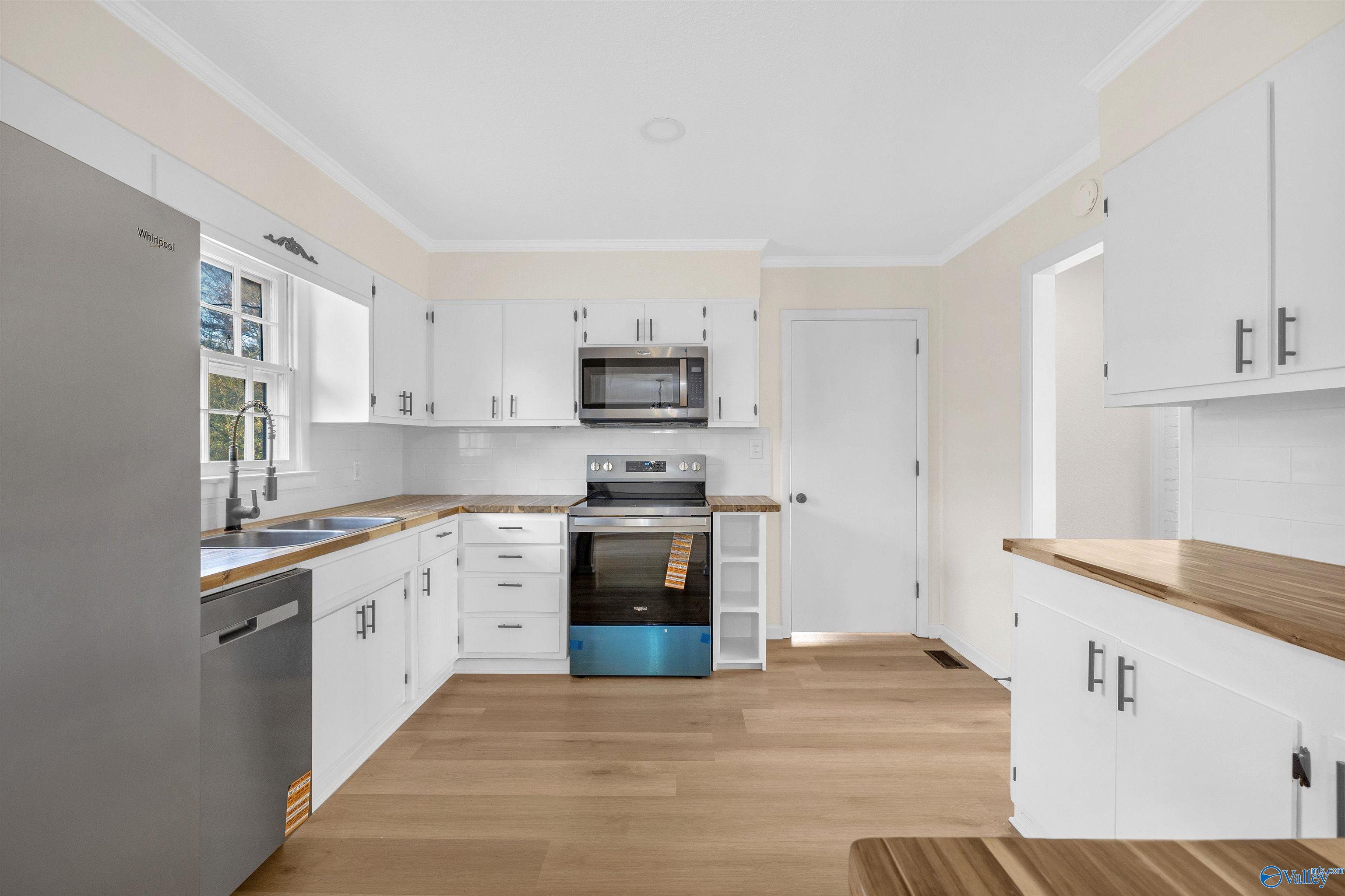 3910 Shamrock Drive NW