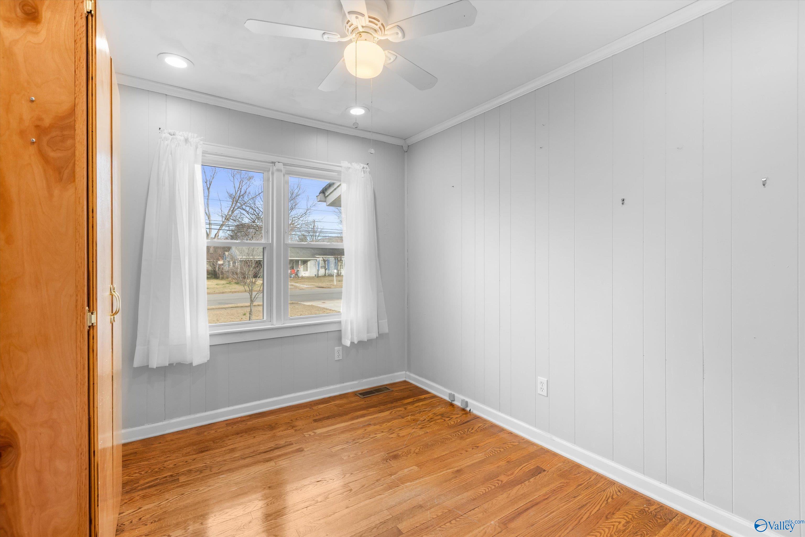 1820 Oakwood Avenue NE
