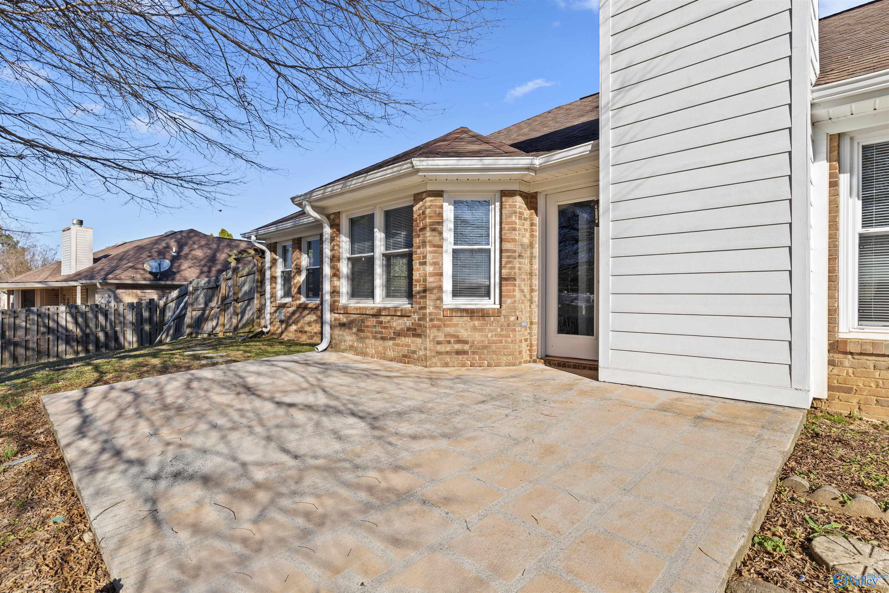 102 Hornet Court