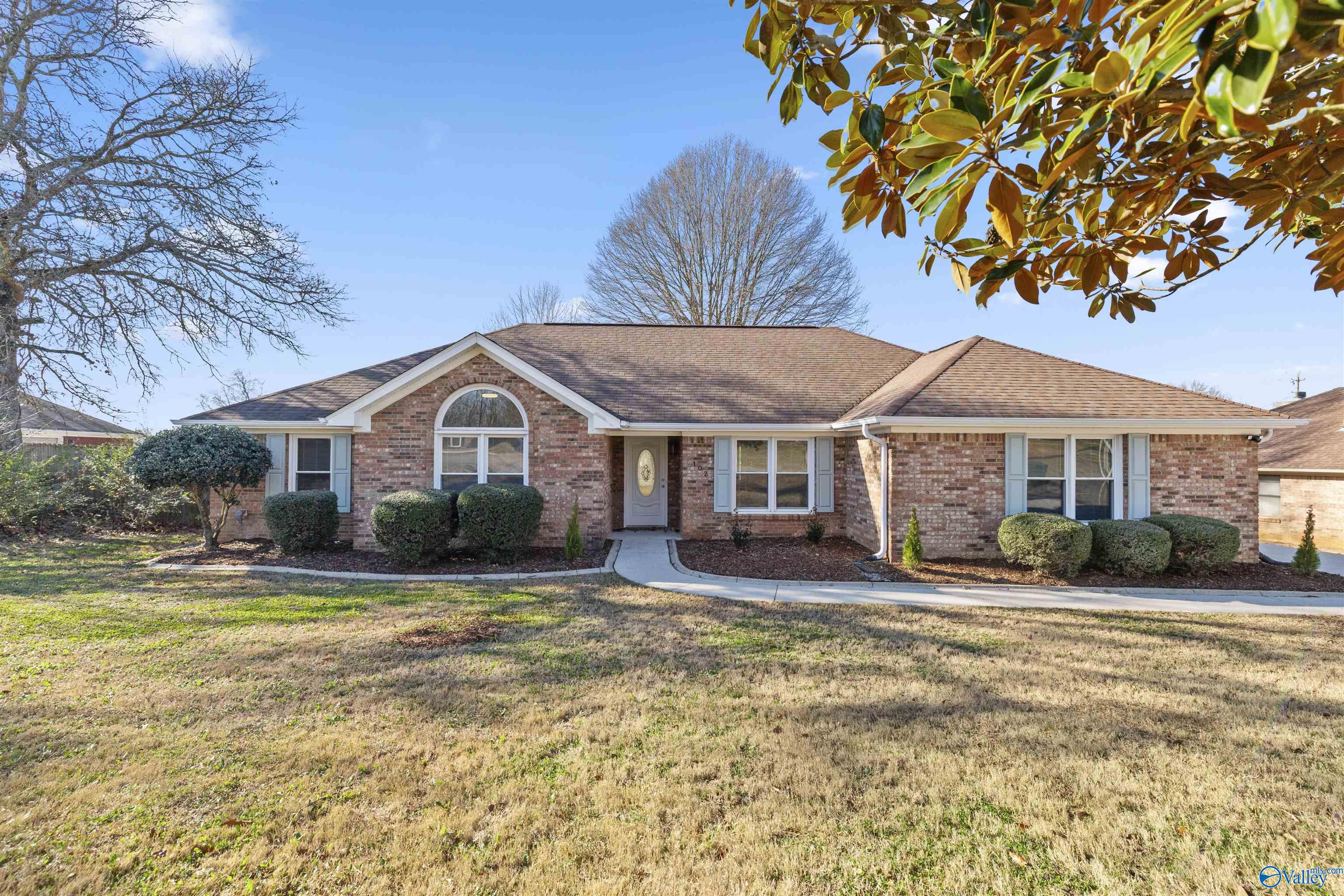 102 Hornet Court