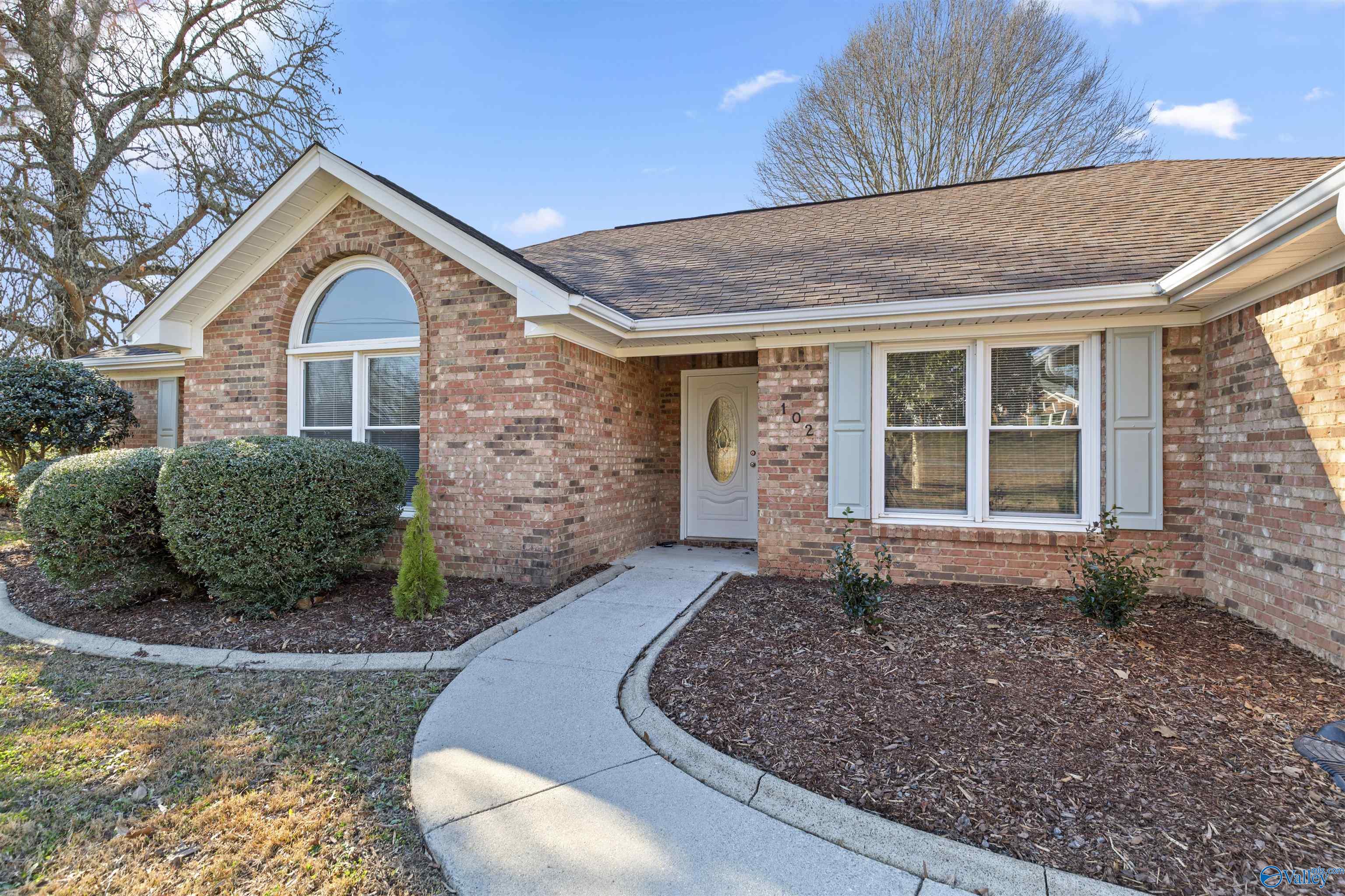 102 Hornet Court