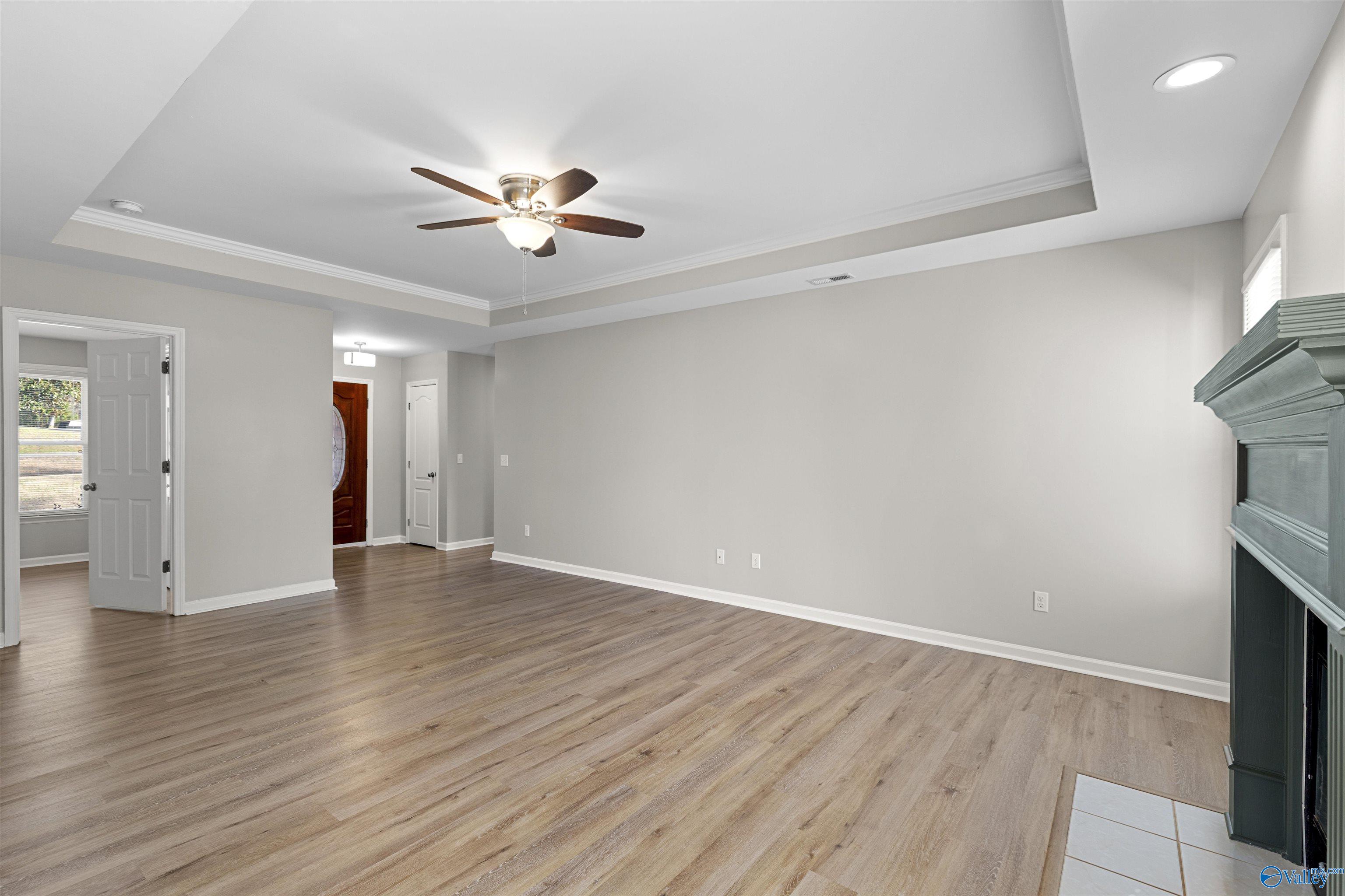 102 Hornet Court