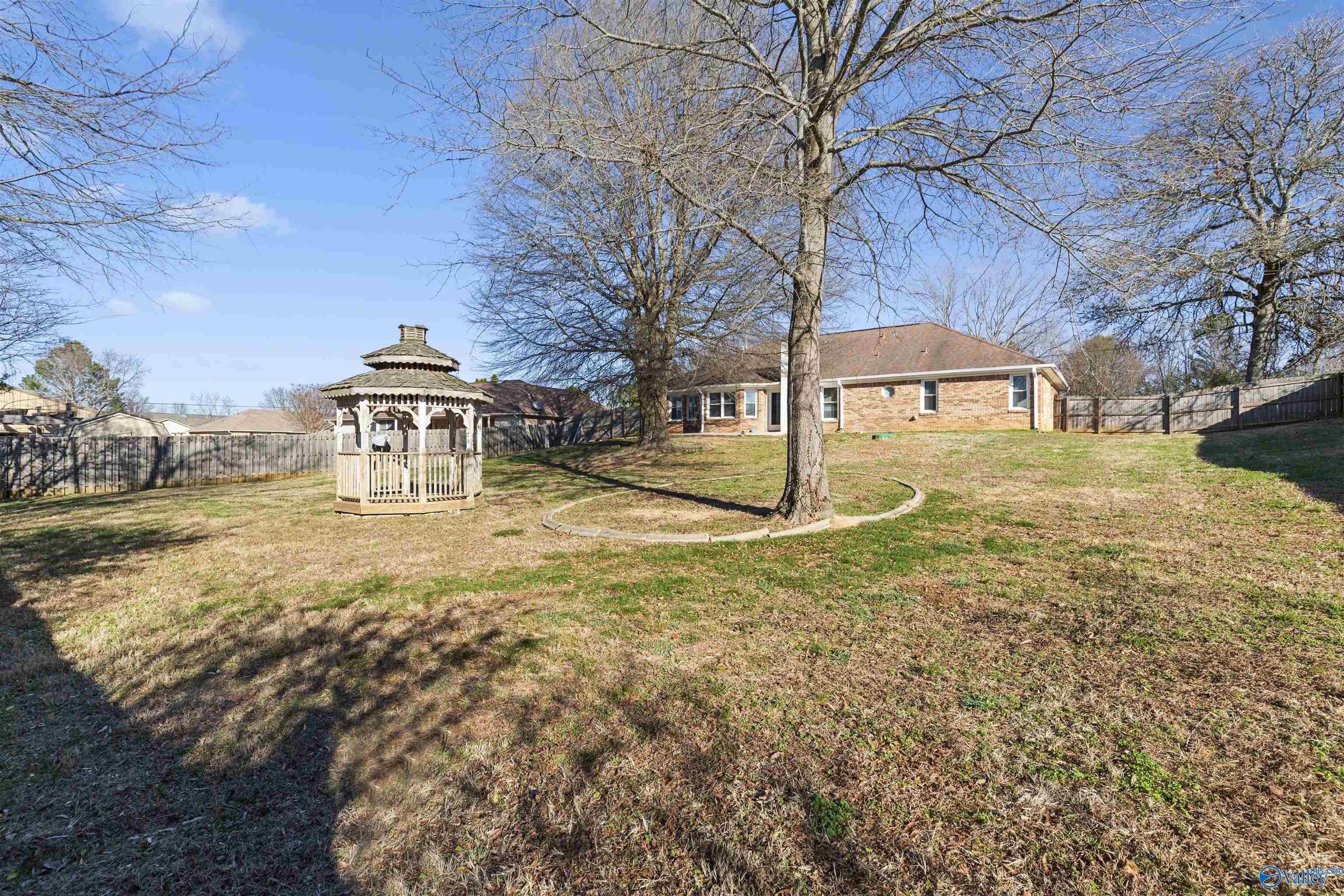 102 Hornet Court
