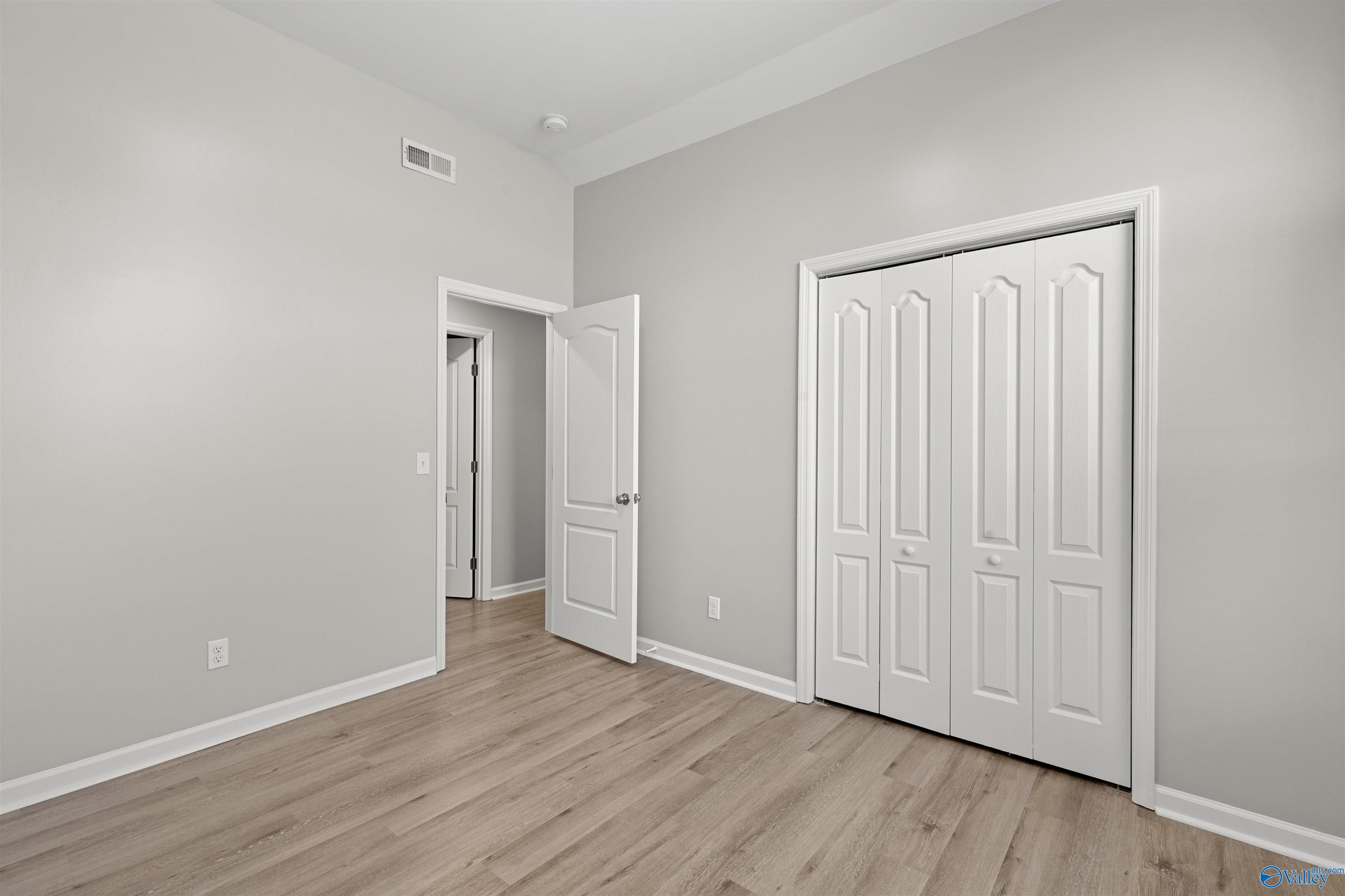 102 Hornet Court