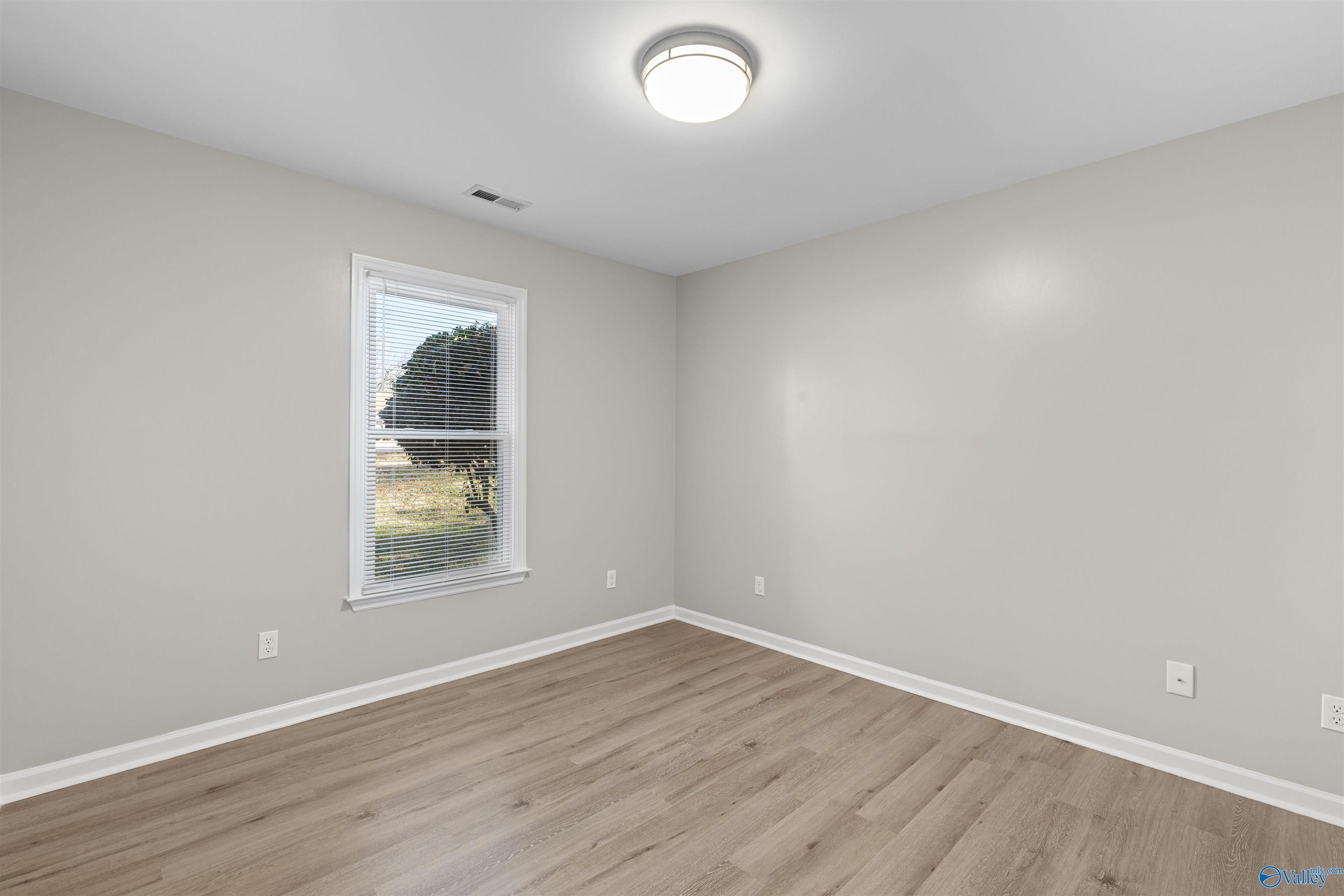 102 Hornet Court