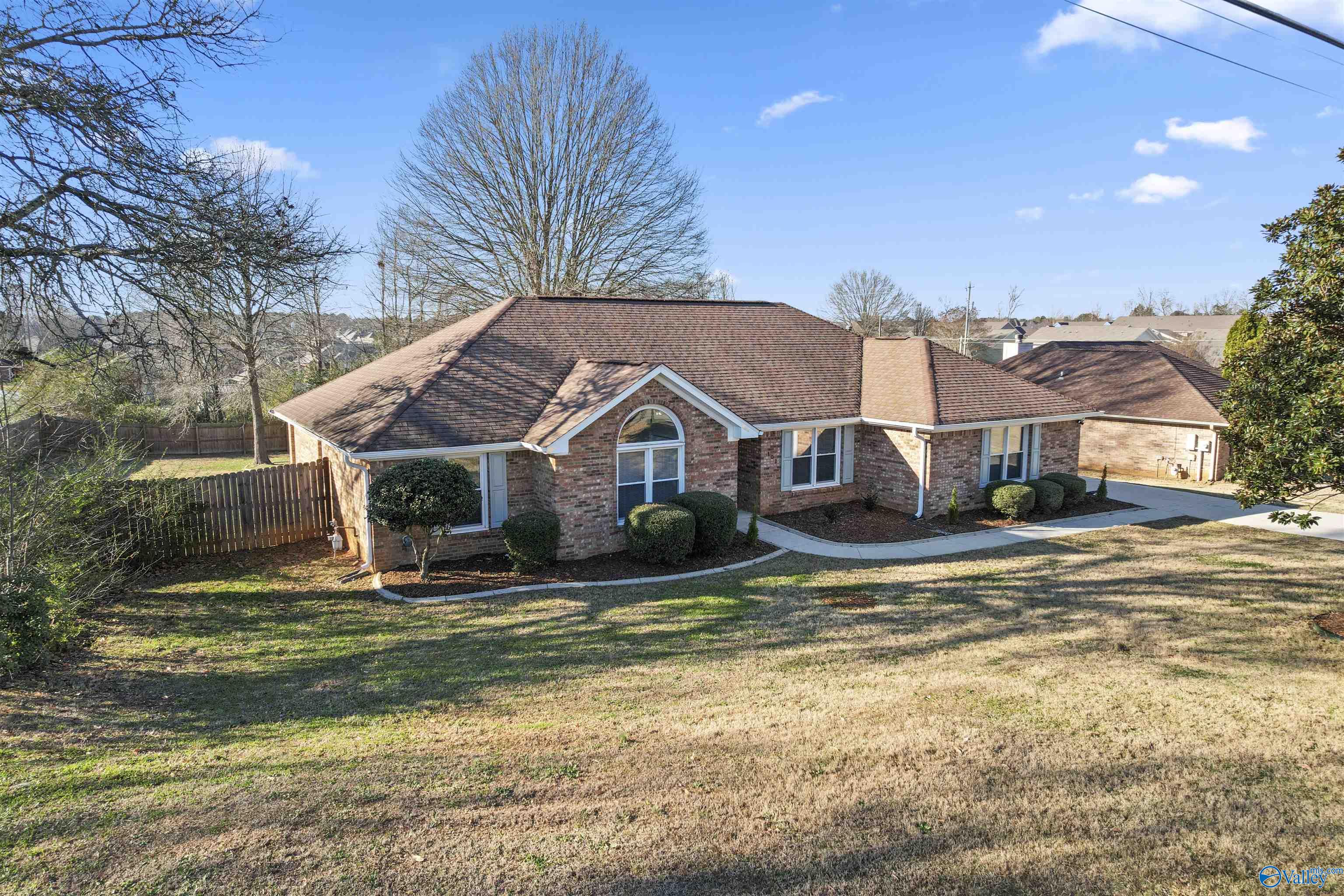 102 Hornet Court
