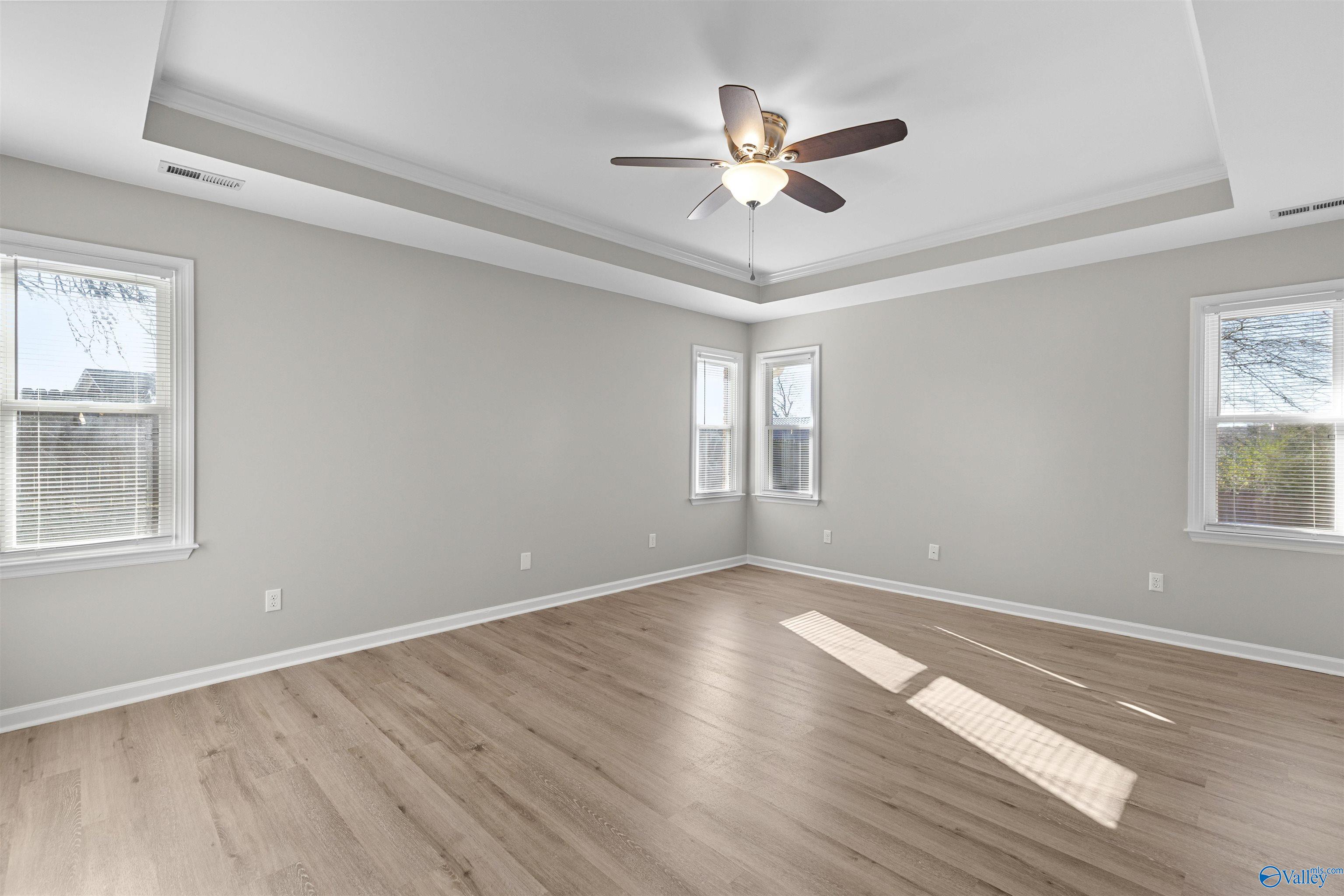 102 Hornet Court