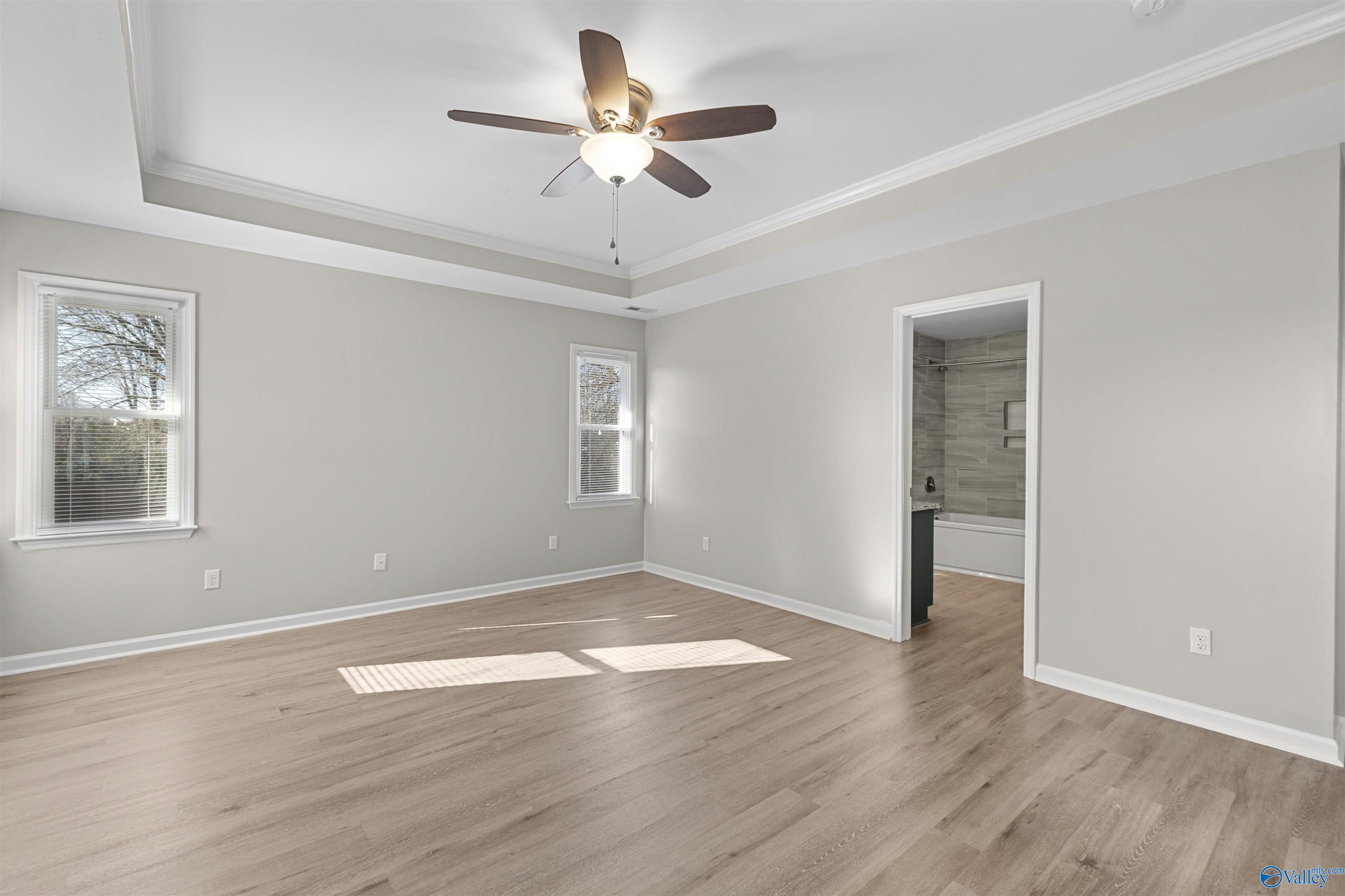 102 Hornet Court