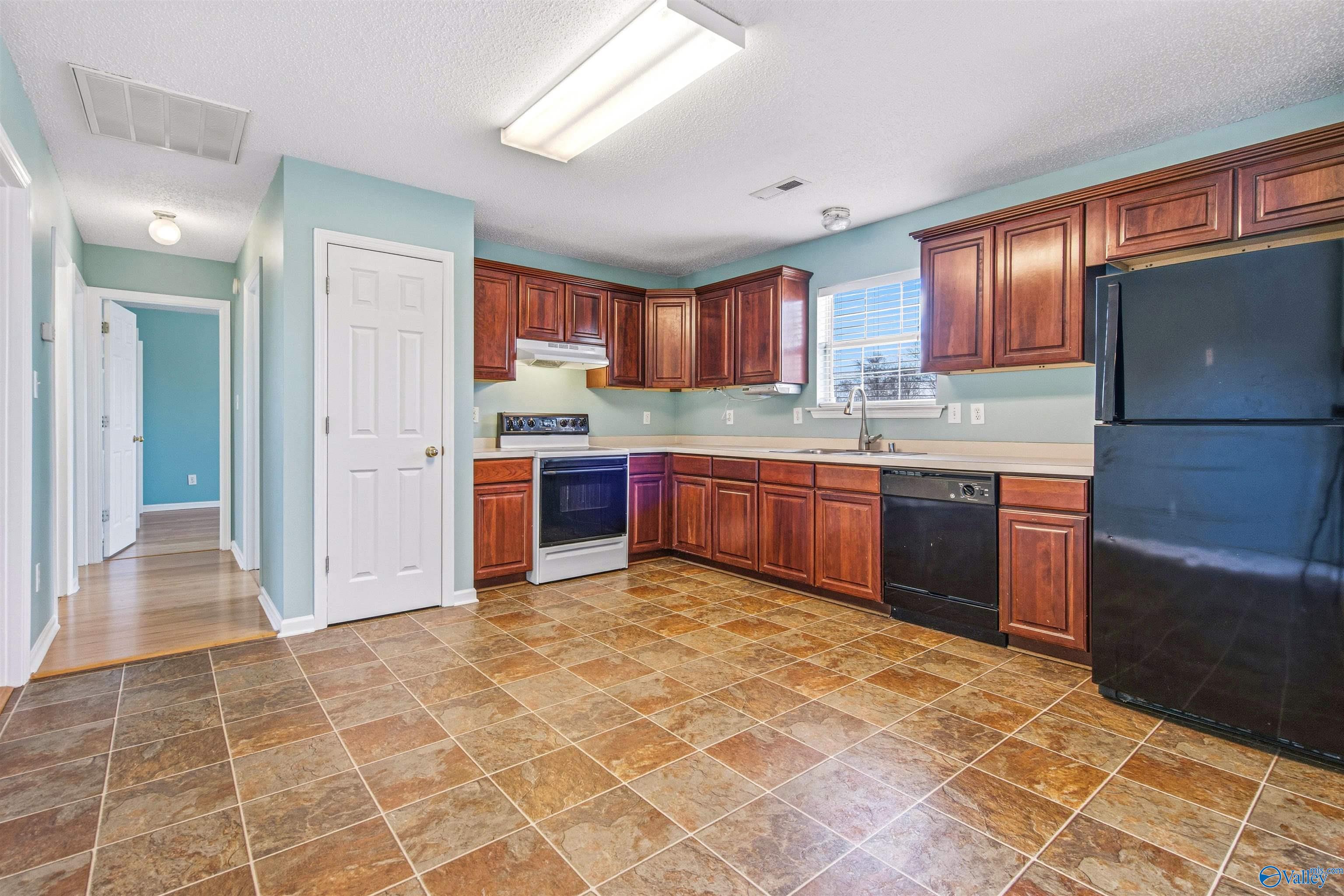 8246 Wall Triana Hwy