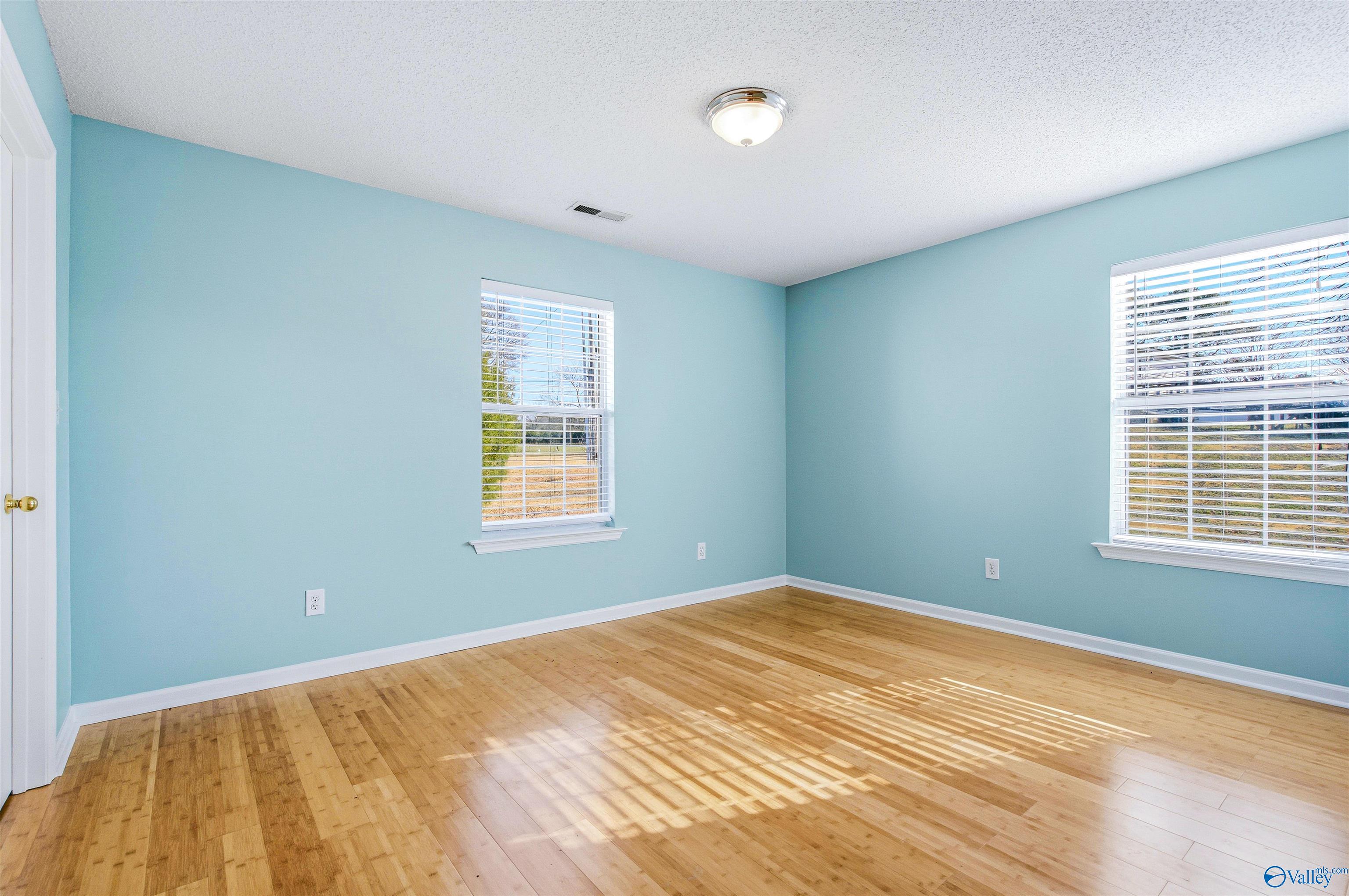 8246 Wall Triana Hwy