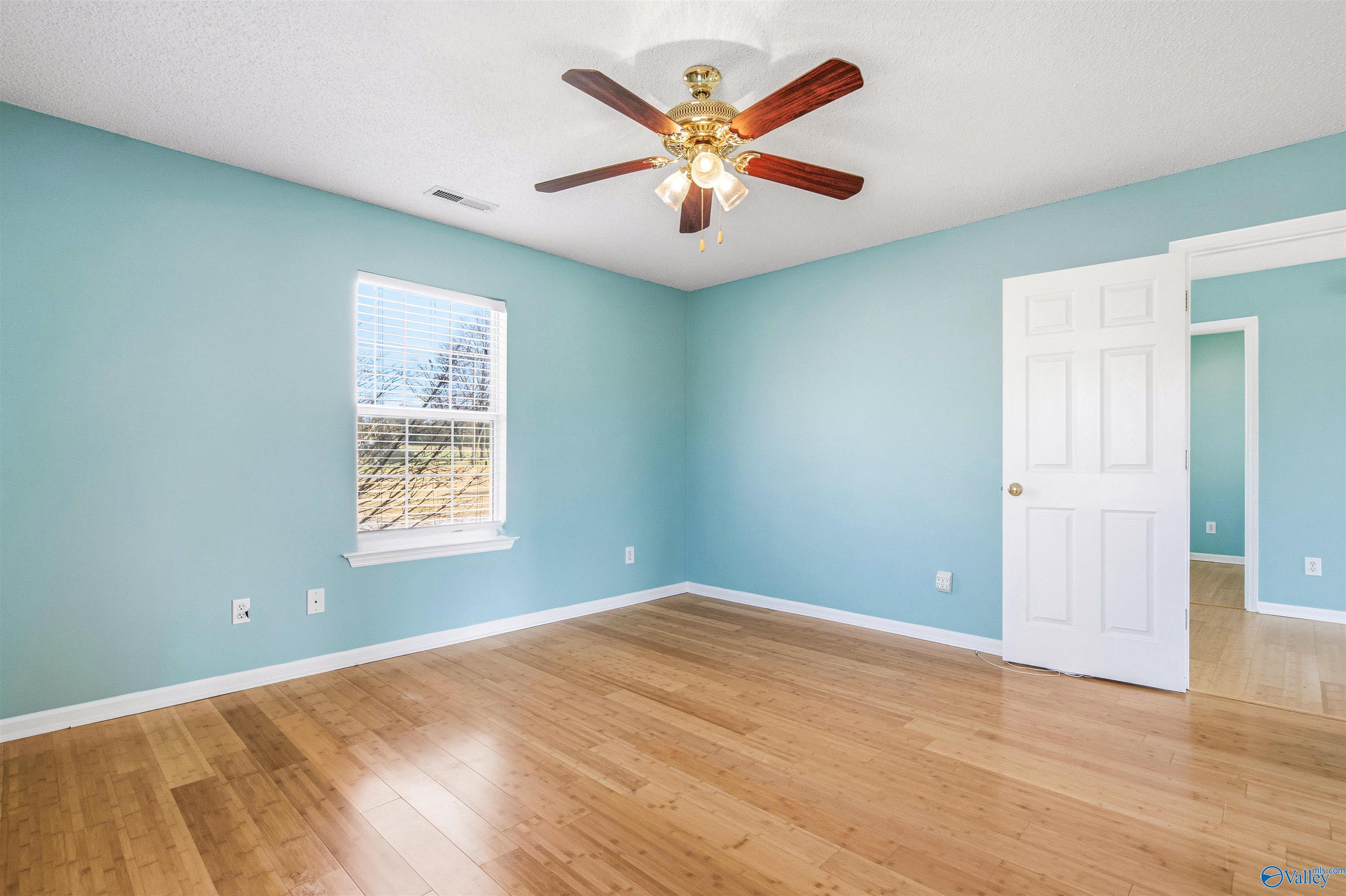 8246 Wall Triana Hwy