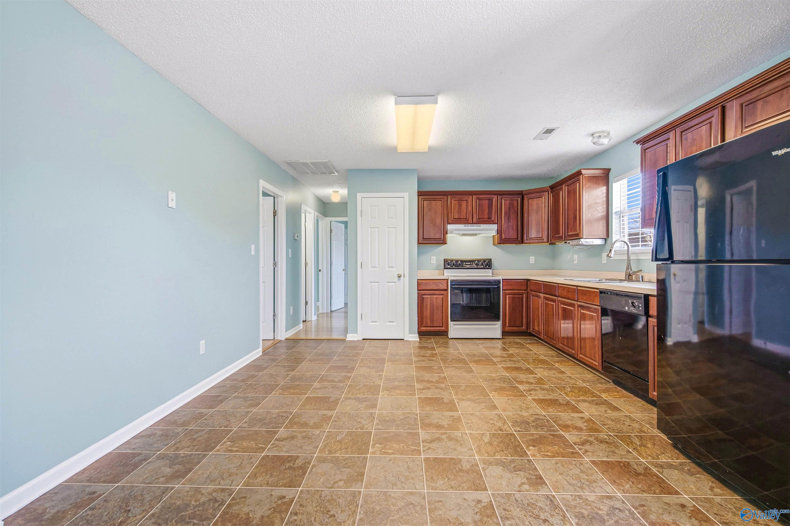 8246 Wall Triana Hwy