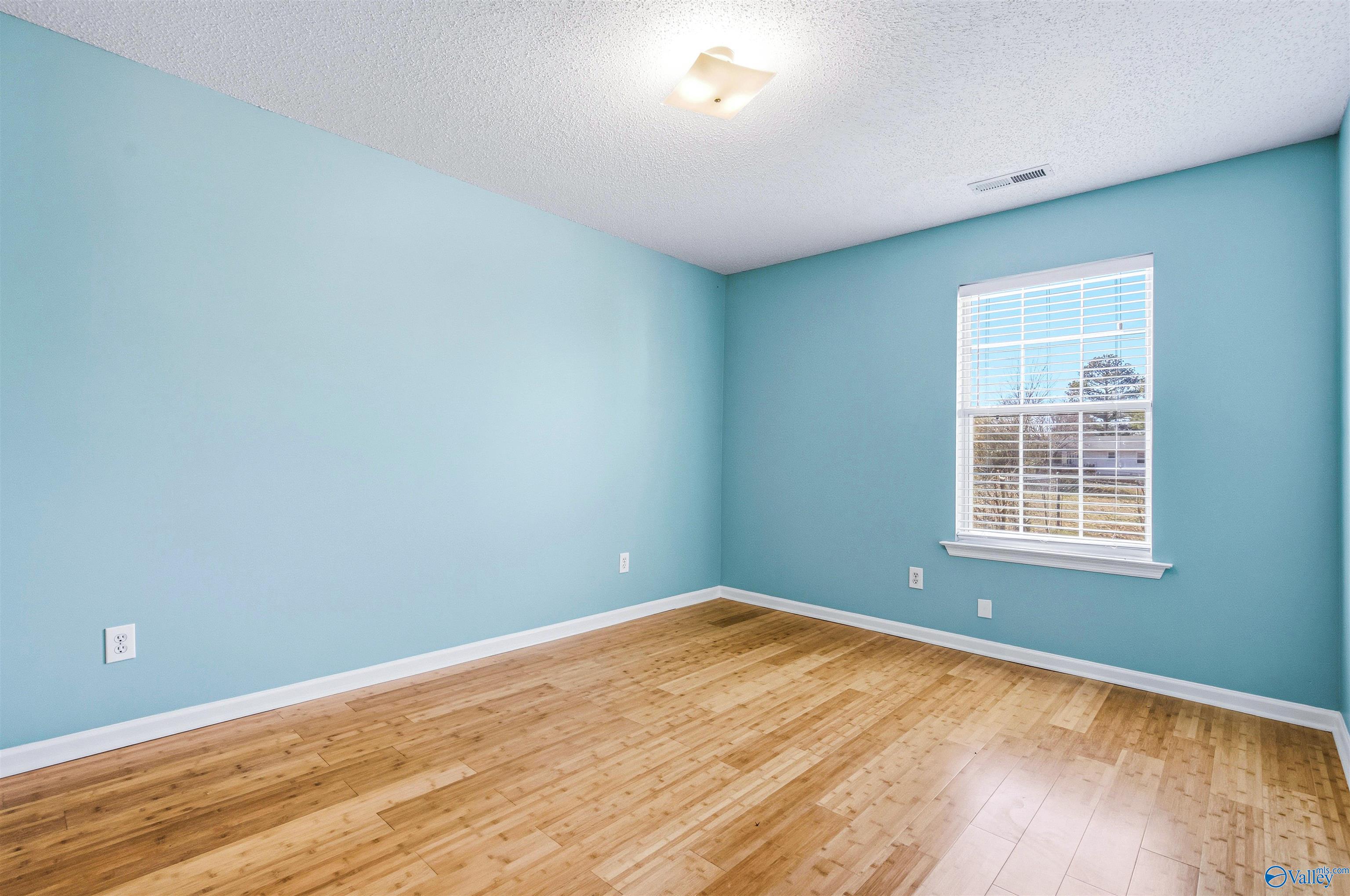 8246 Wall Triana Hwy