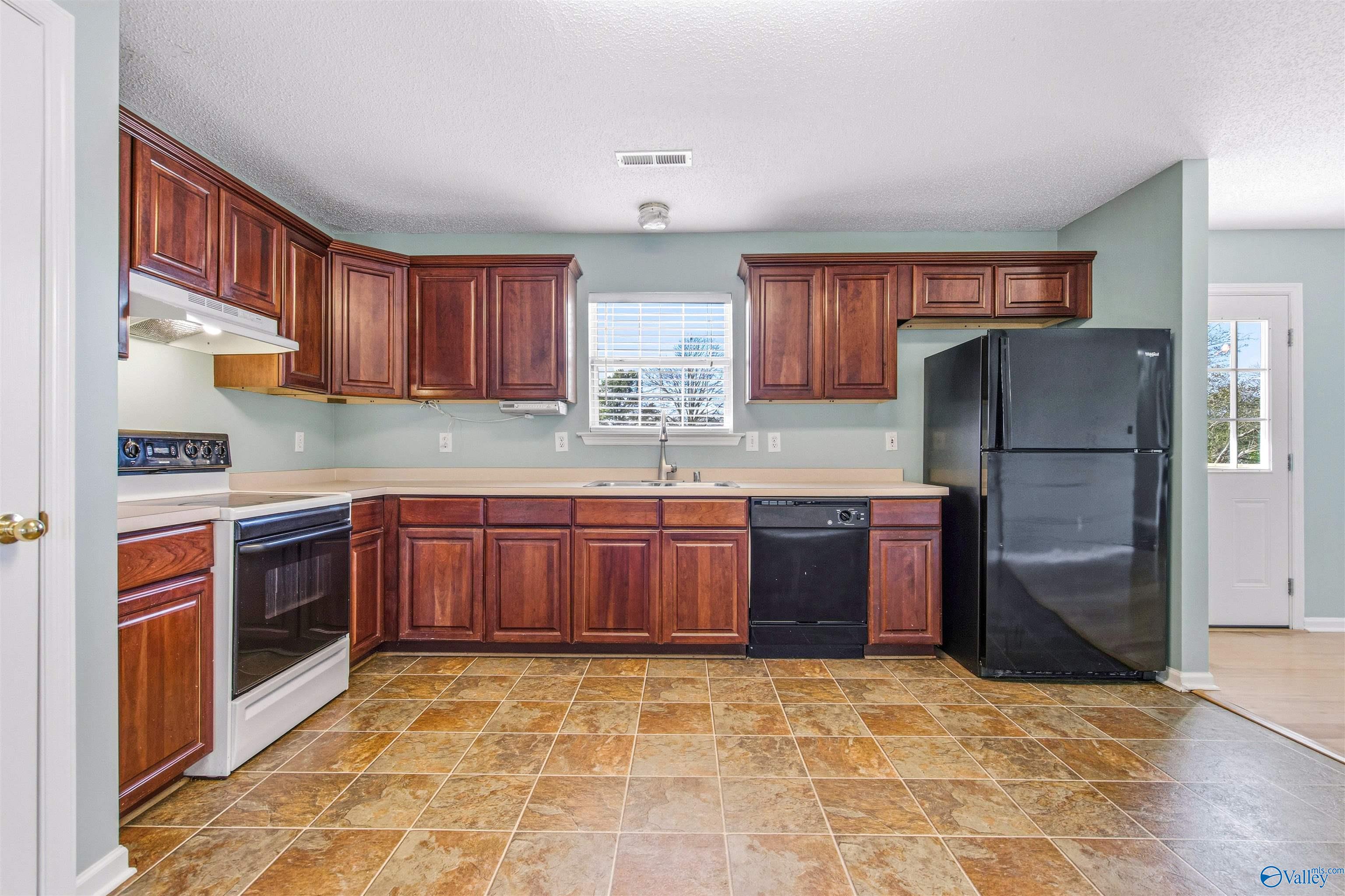 8246 Wall Triana Hwy