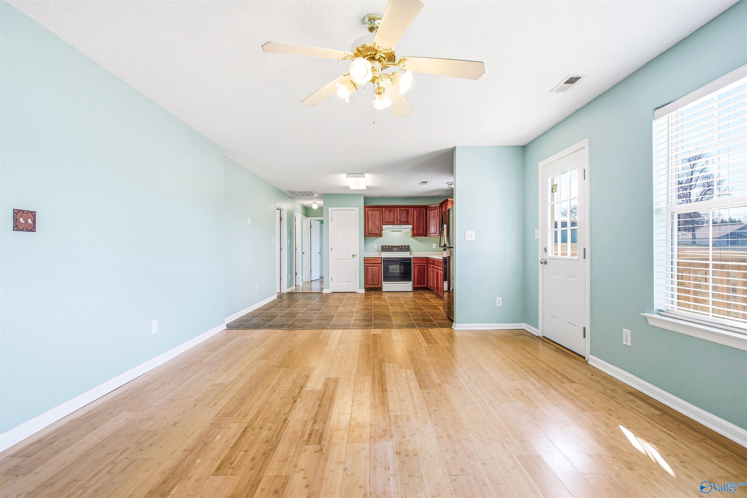 8246 Wall Triana Hwy