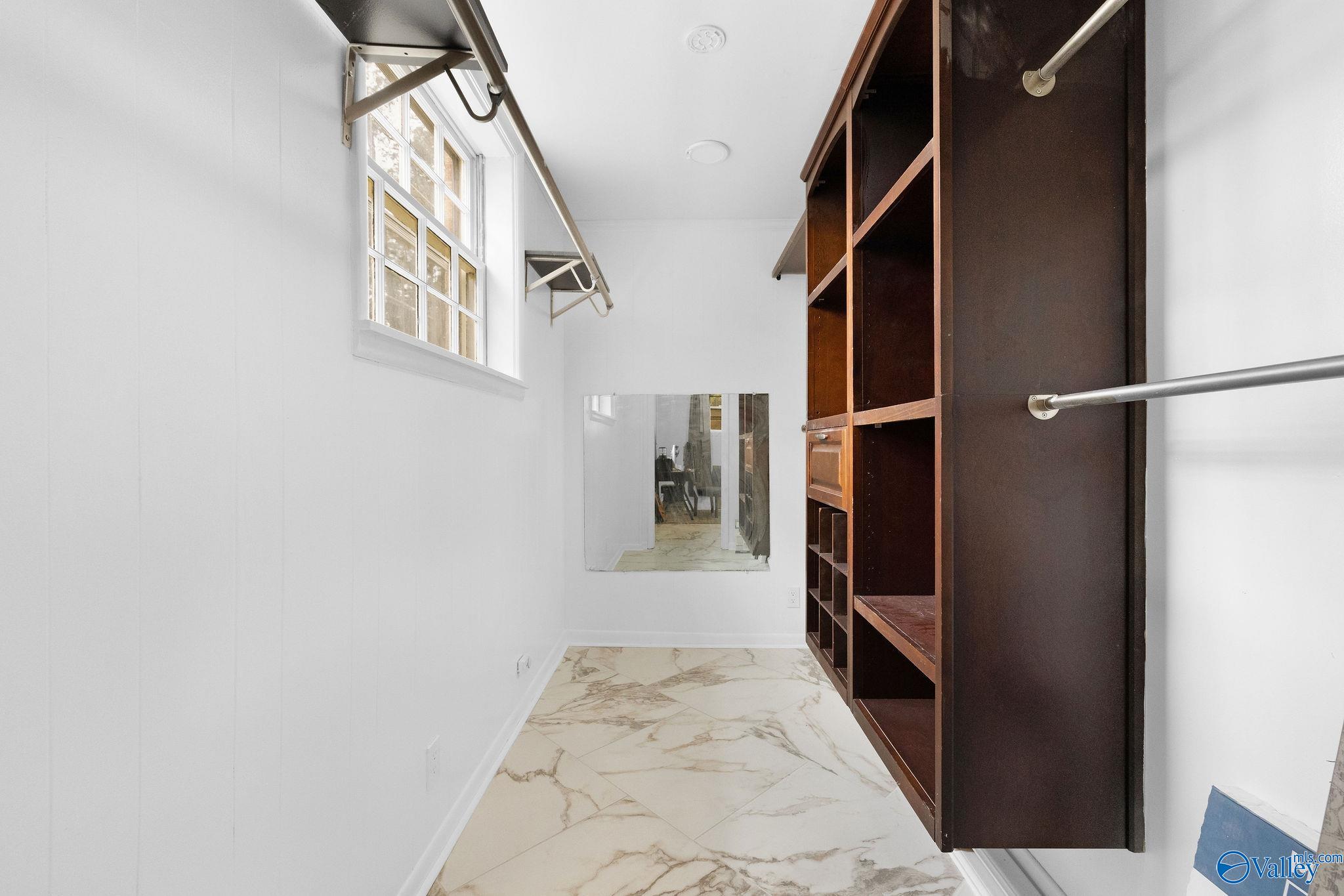 2607 Valley Brook Circle