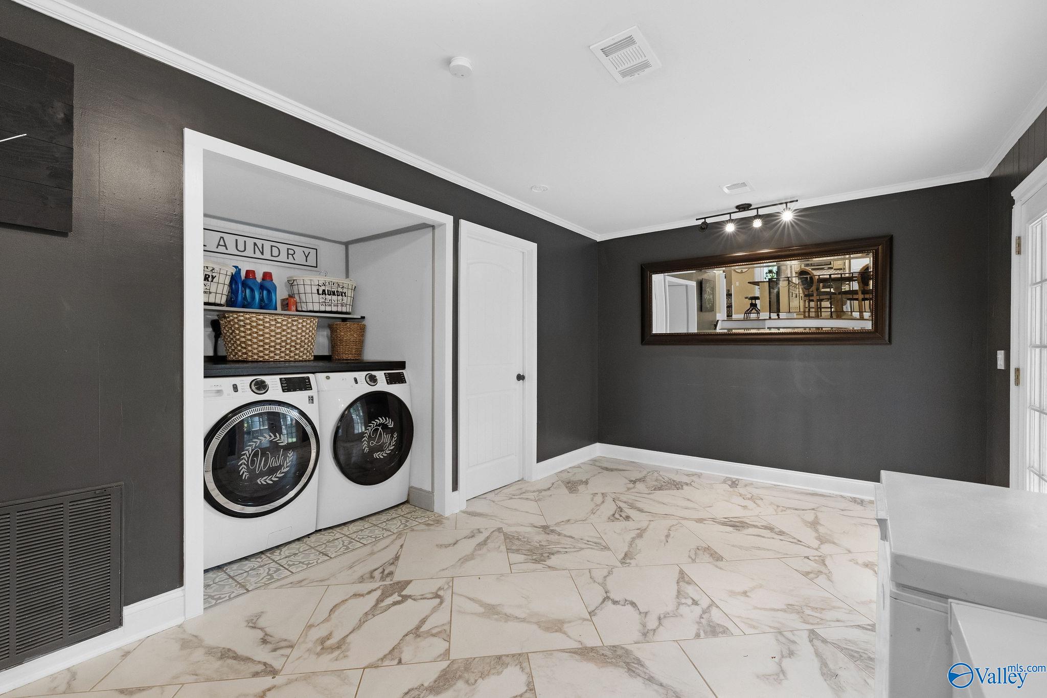 2607 Valley Brook Circle
