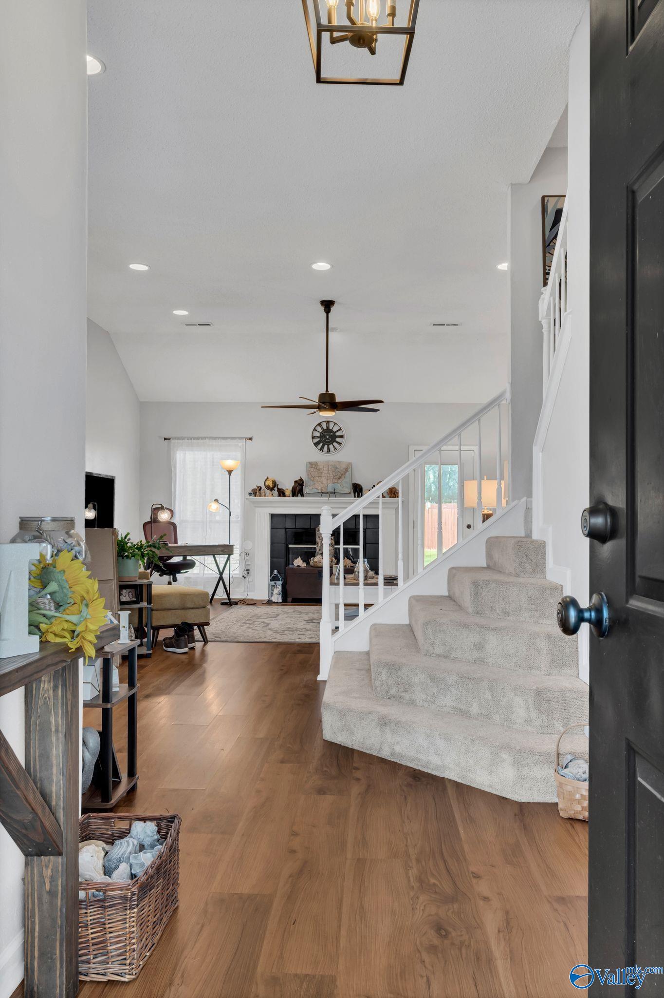 104 Kestrel Court SW