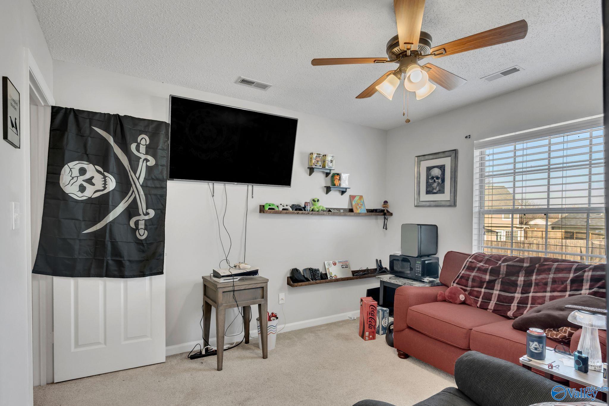 104 Kestrel Court SW