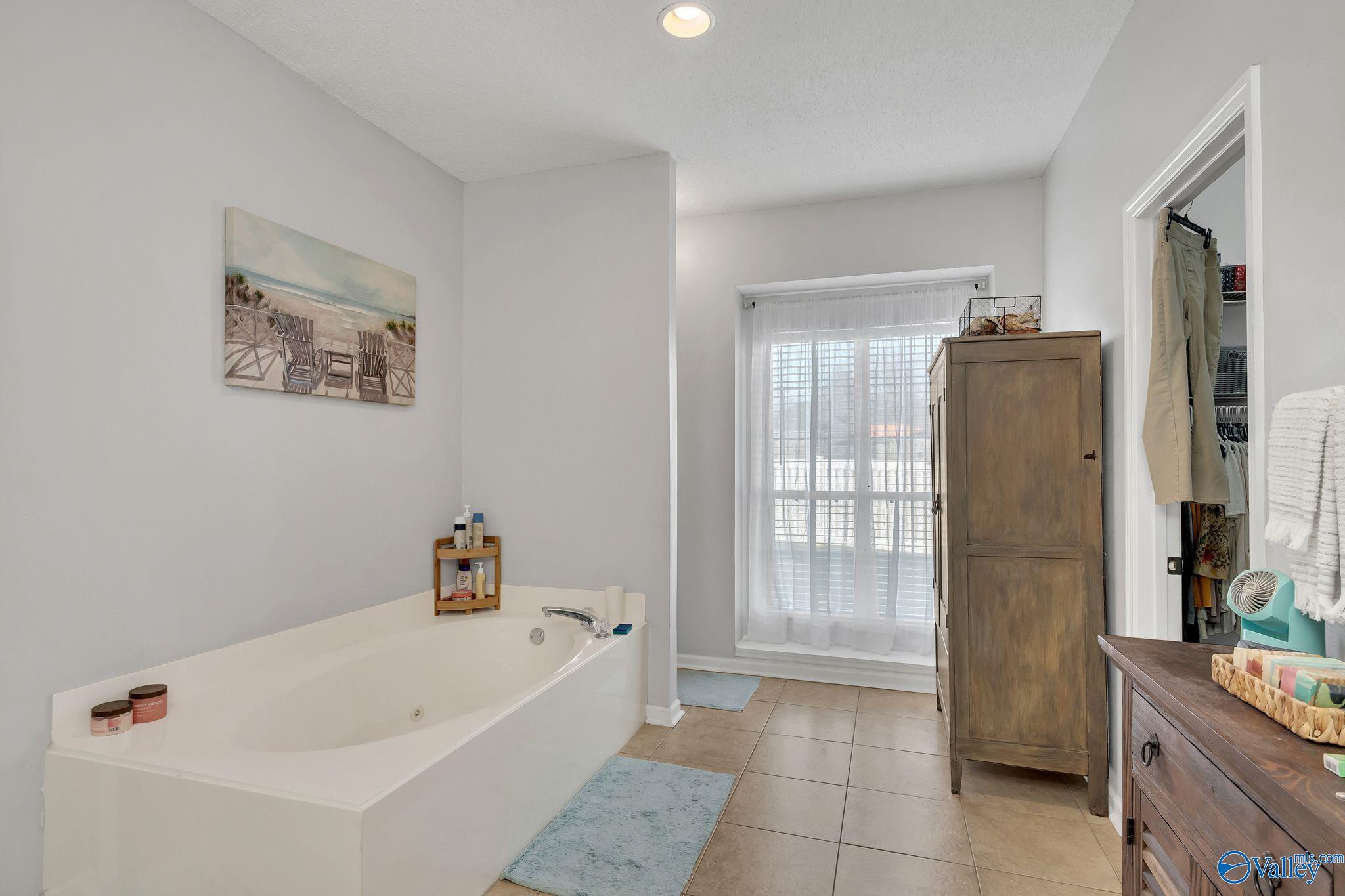 104 Kestrel Court SW