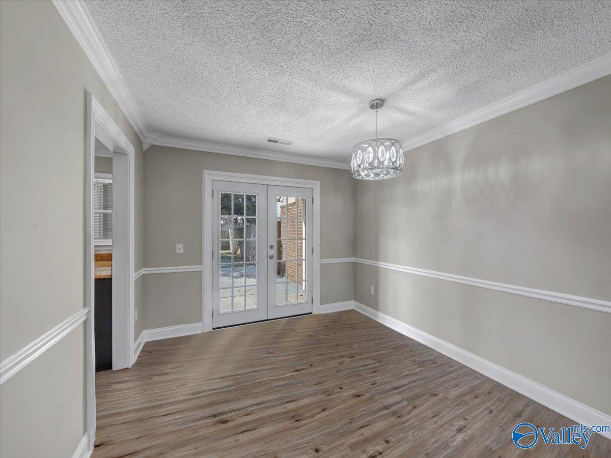 126 Cresent Circle