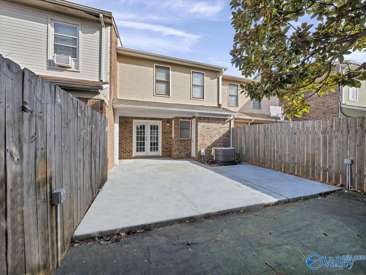 126 Cresent Circle