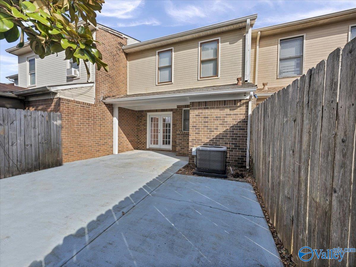 126 Cresent Circle