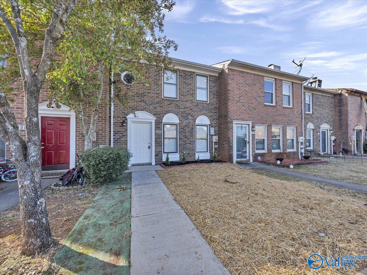 126 Cresent Circle