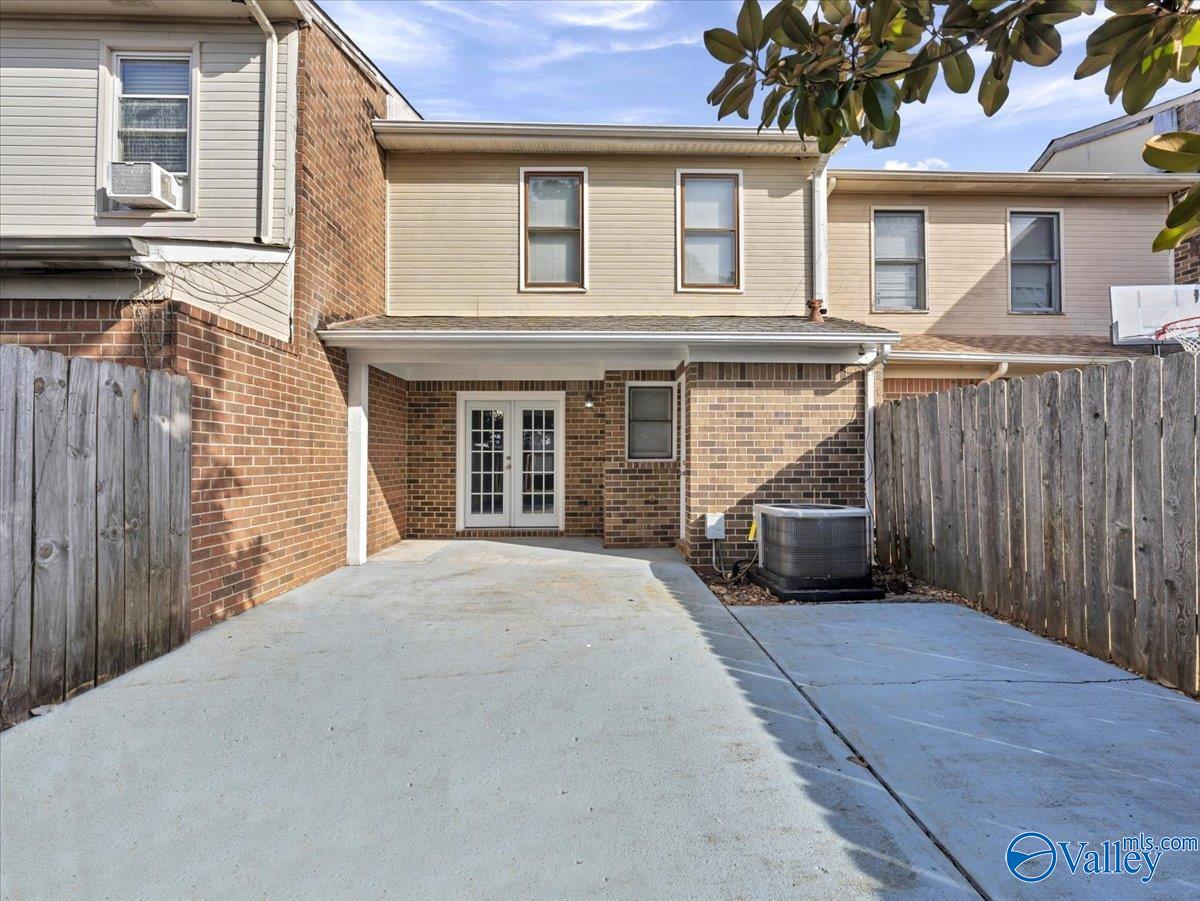 126 Cresent Circle