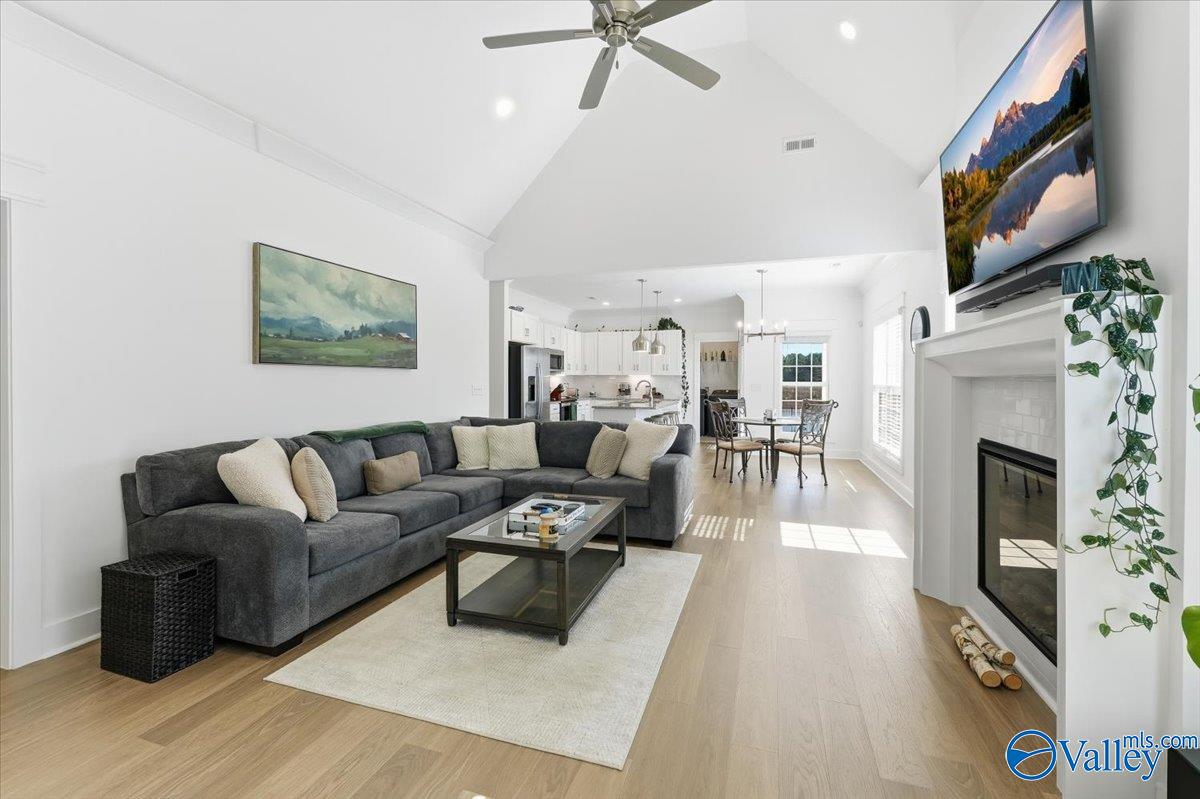 316 Shadow Court SW