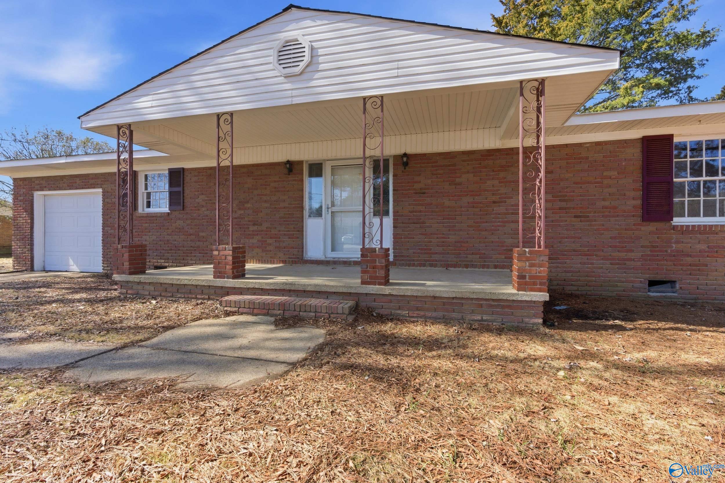 301 Holloway Street NW